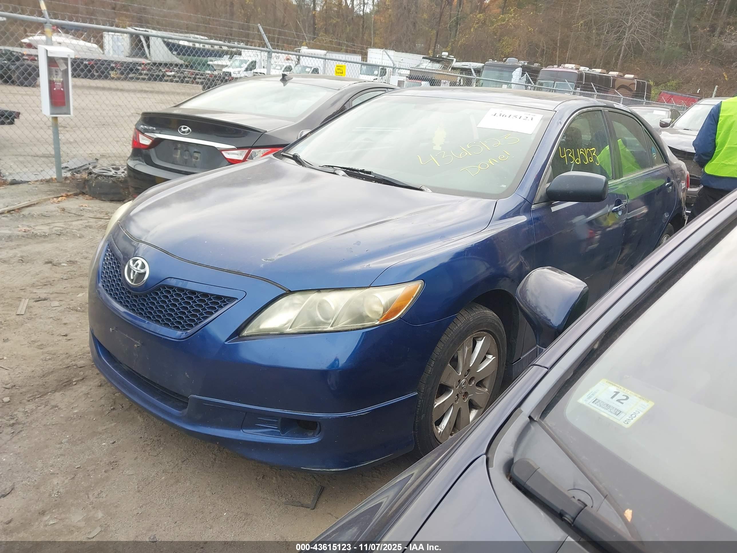 TOYOTA CAMRY image 2