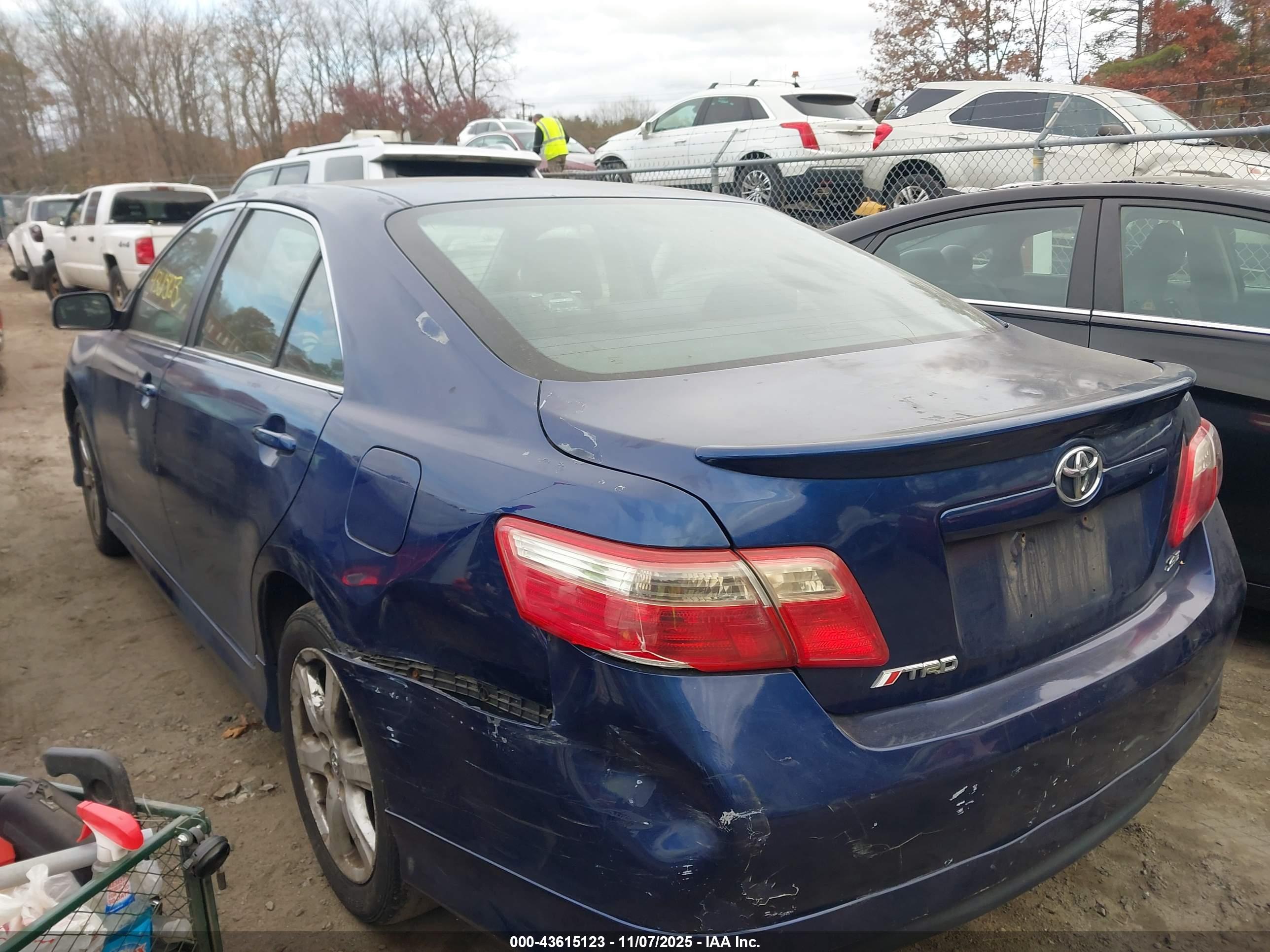 TOYOTA CAMRY image 3