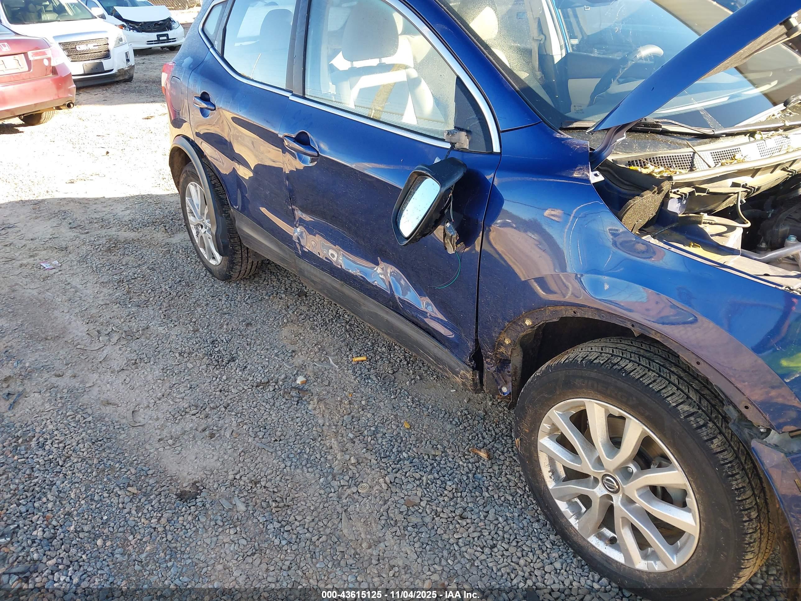 NISSAN ROGUE image 6