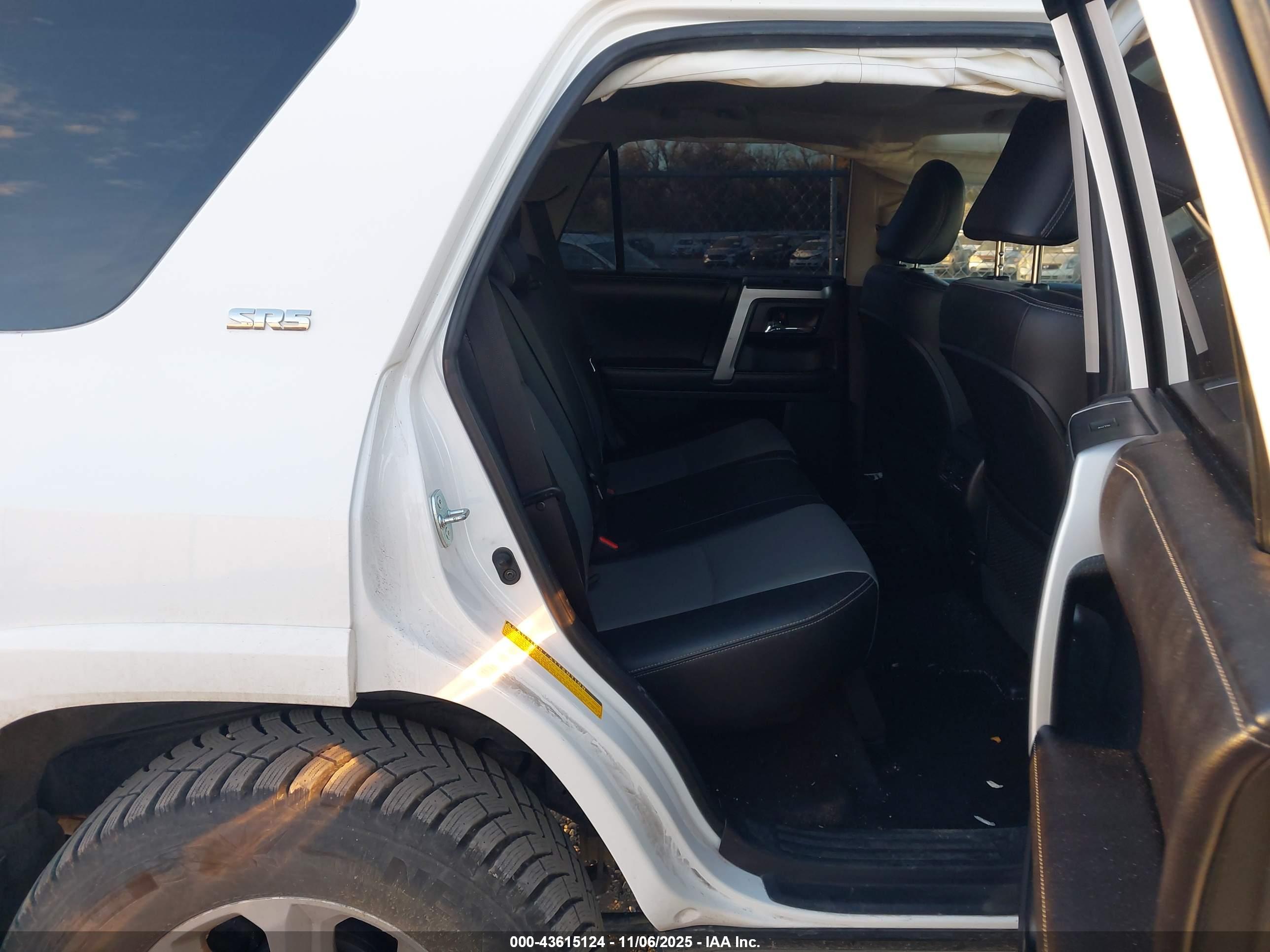TOYOTA 4RUNNER image 8