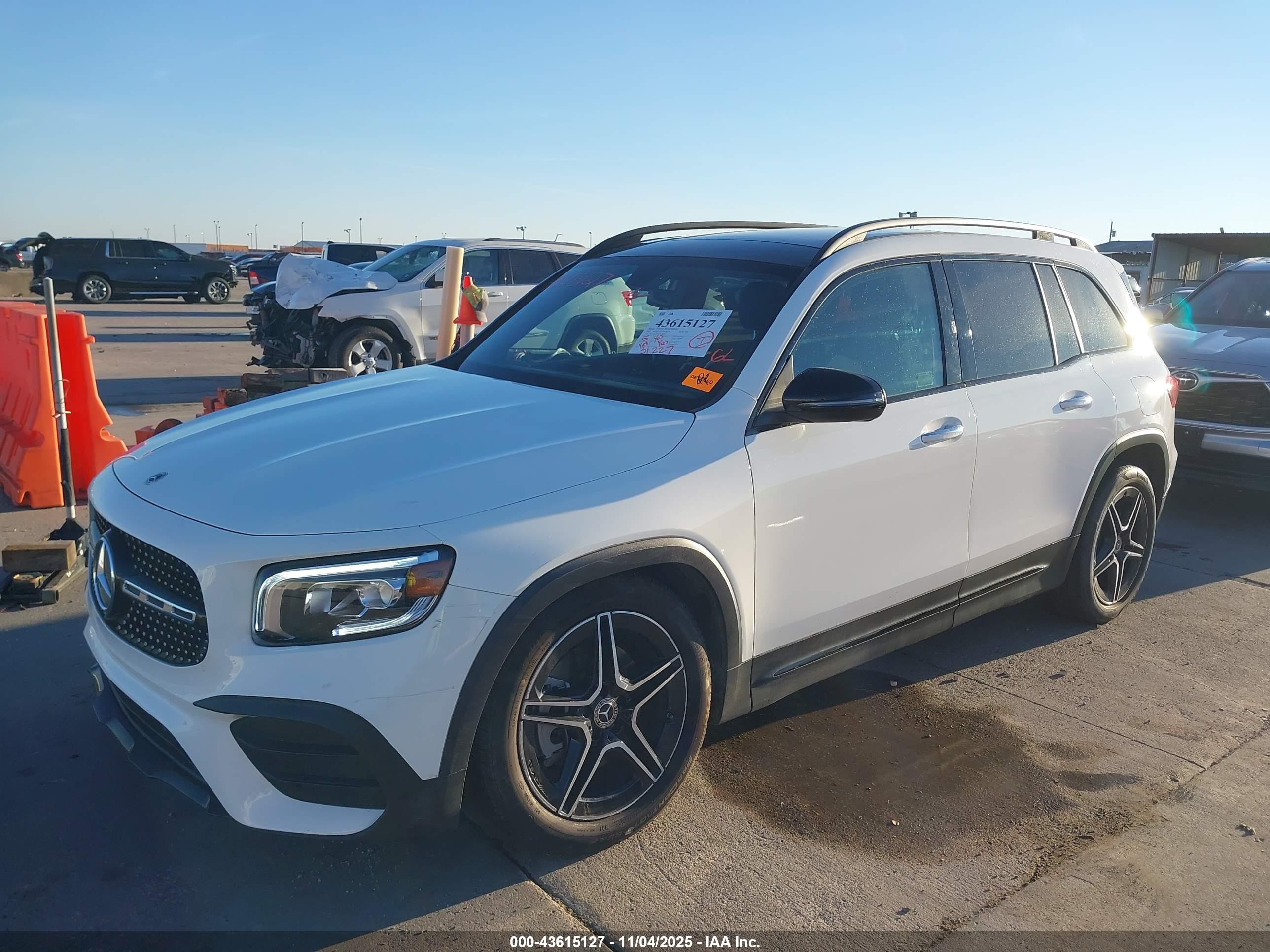 MERCEDES-BENZ GLB image 2
