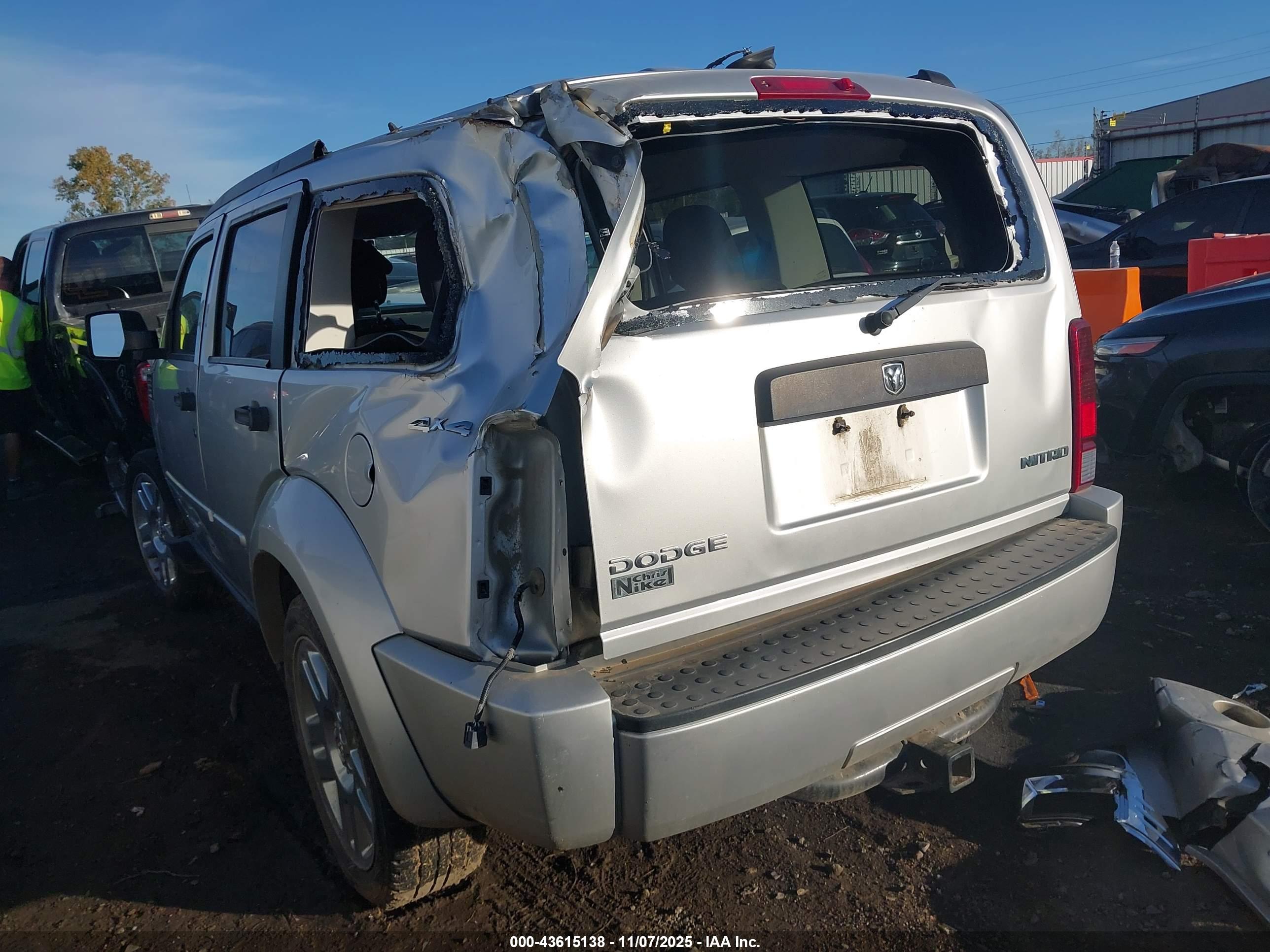 DODGE NITRO image 3
