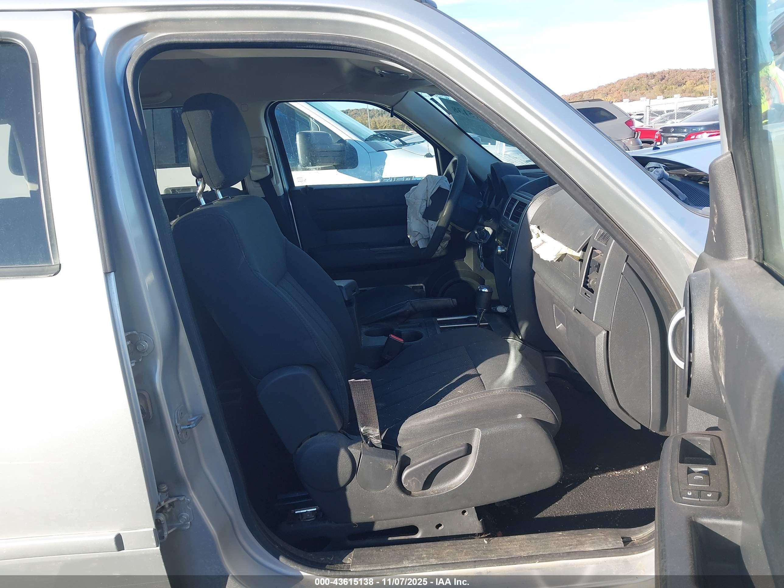 DODGE NITRO image 5