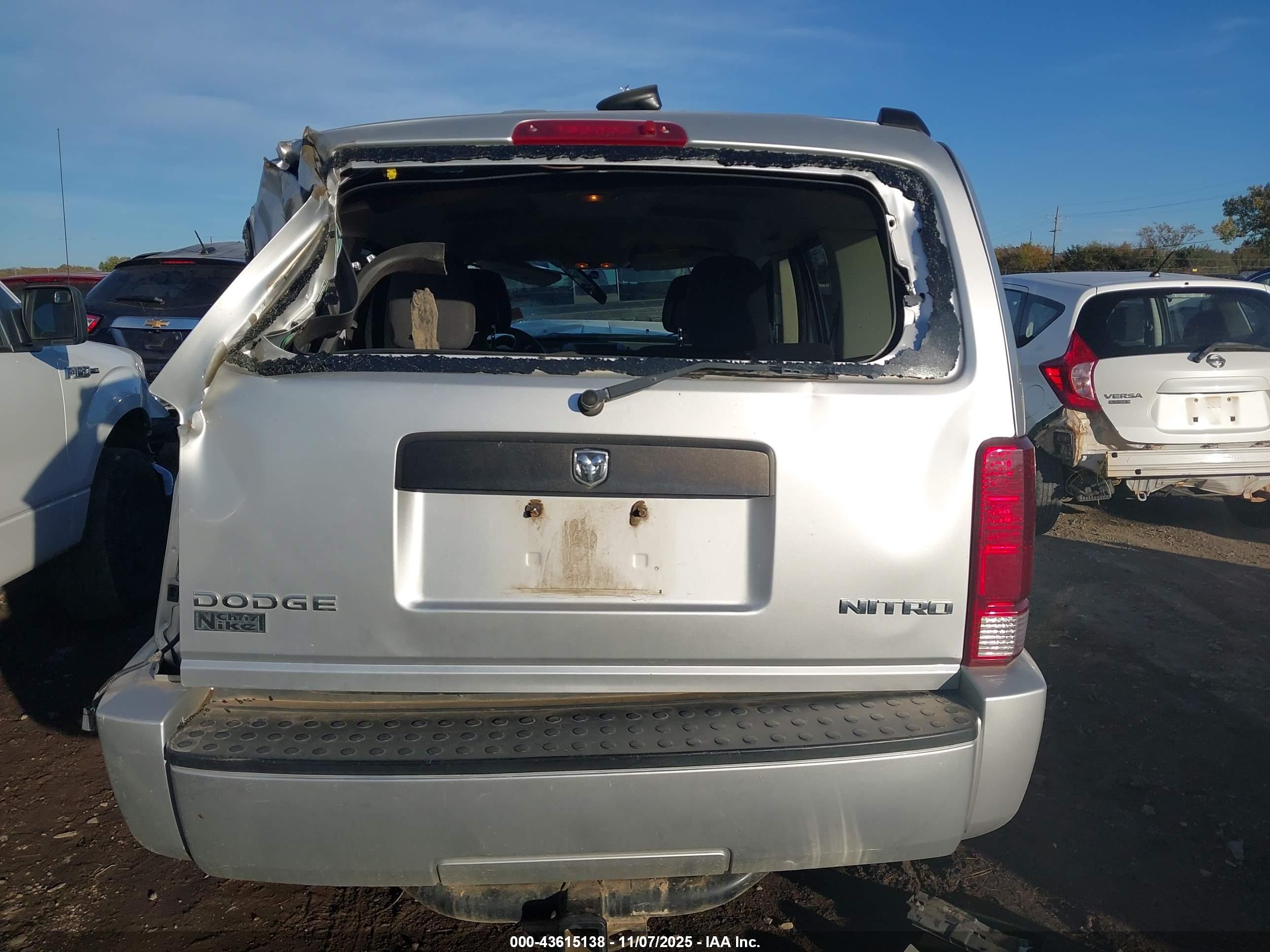 DODGE NITRO image 6