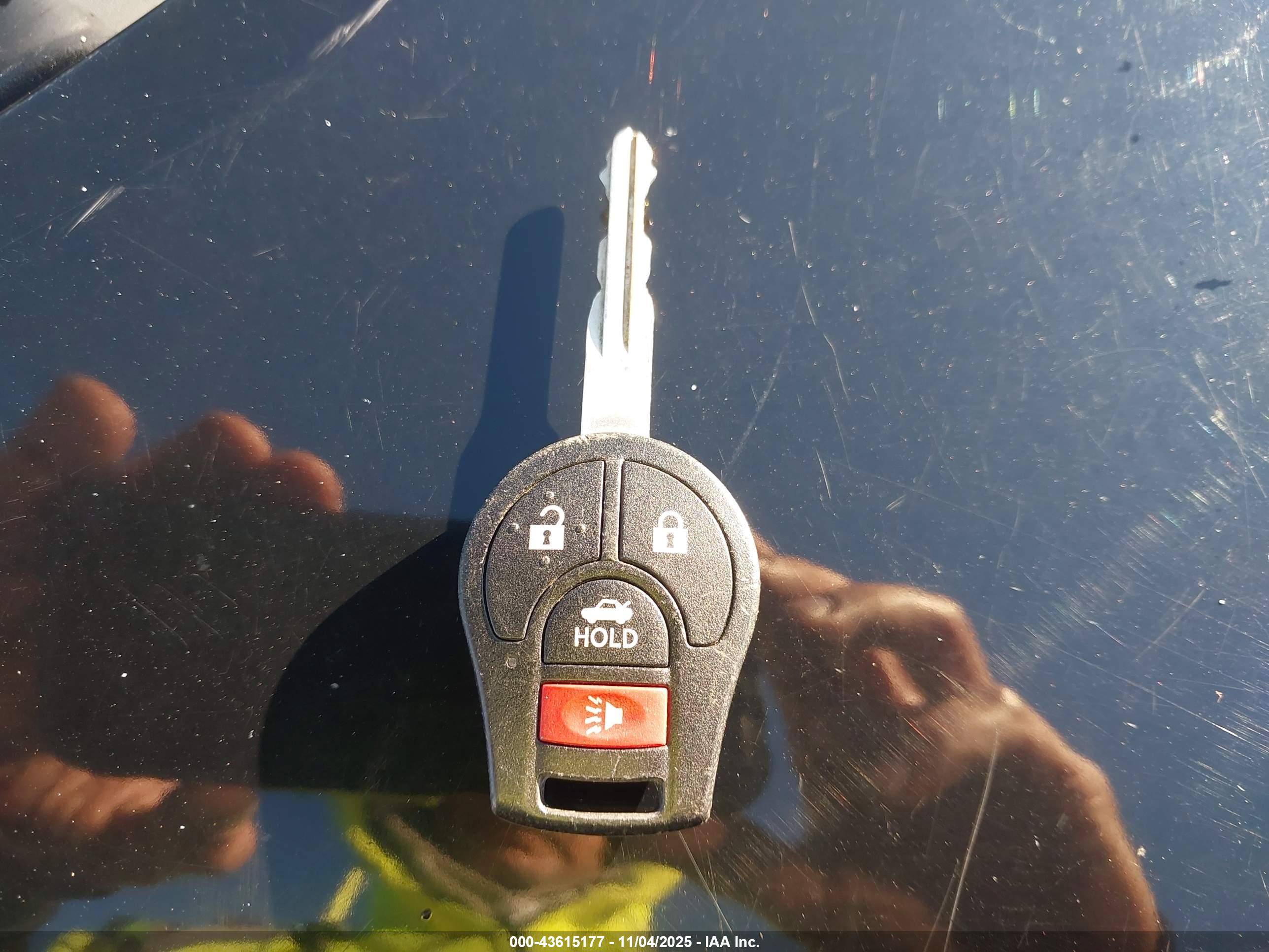 NISSAN VERSA image 11