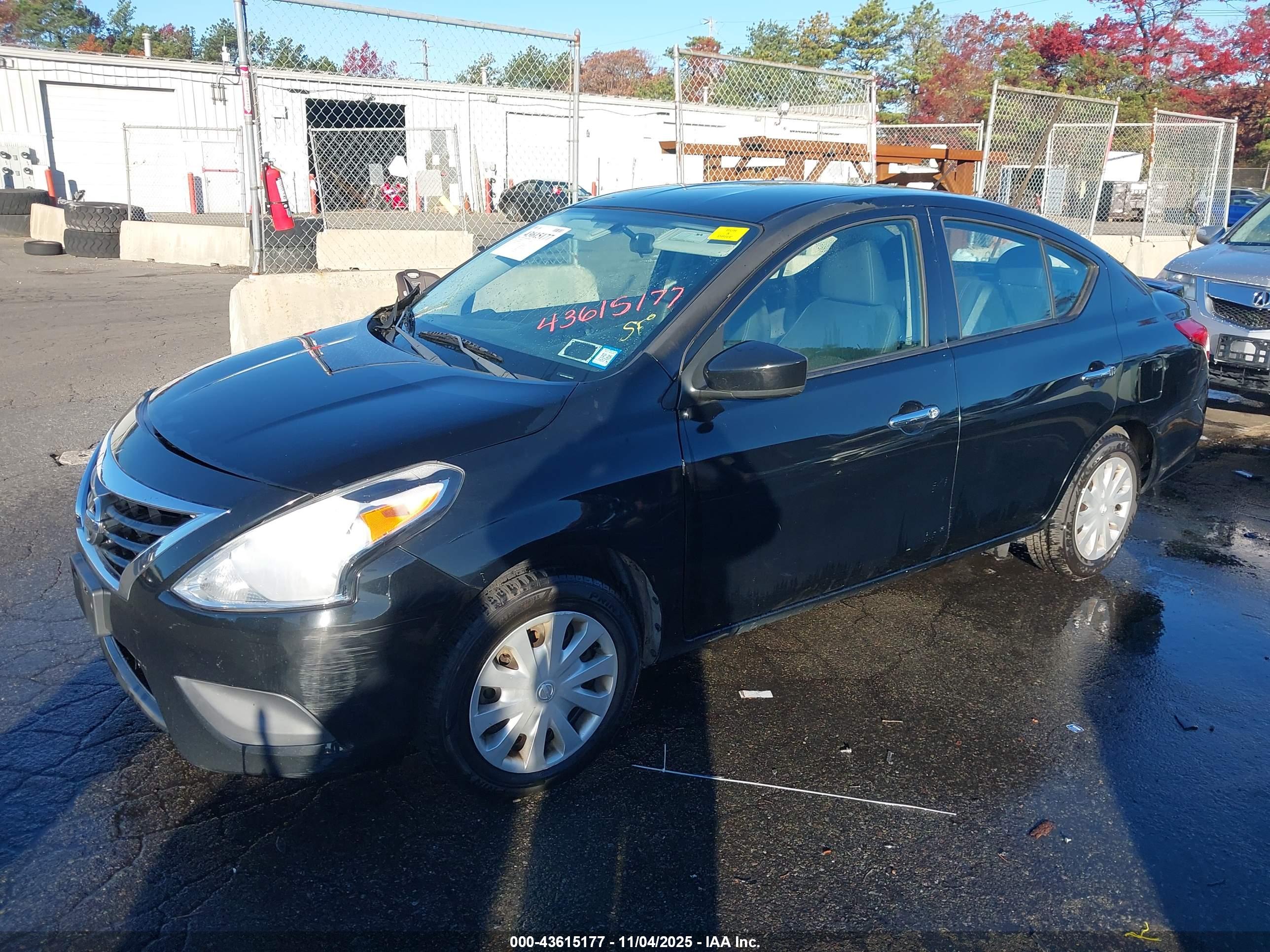 NISSAN VERSA image 2