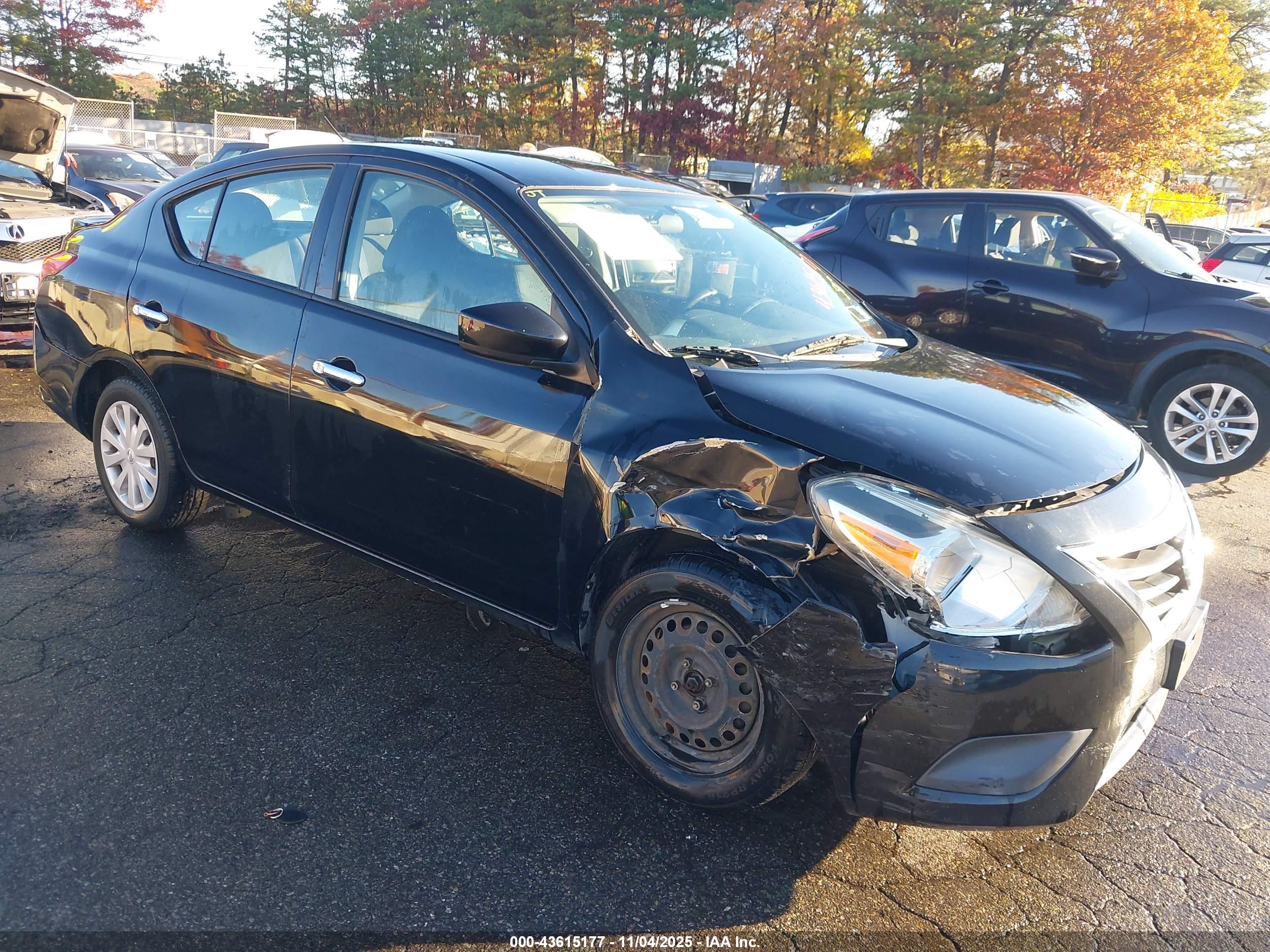 NISSAN VERSA image 6