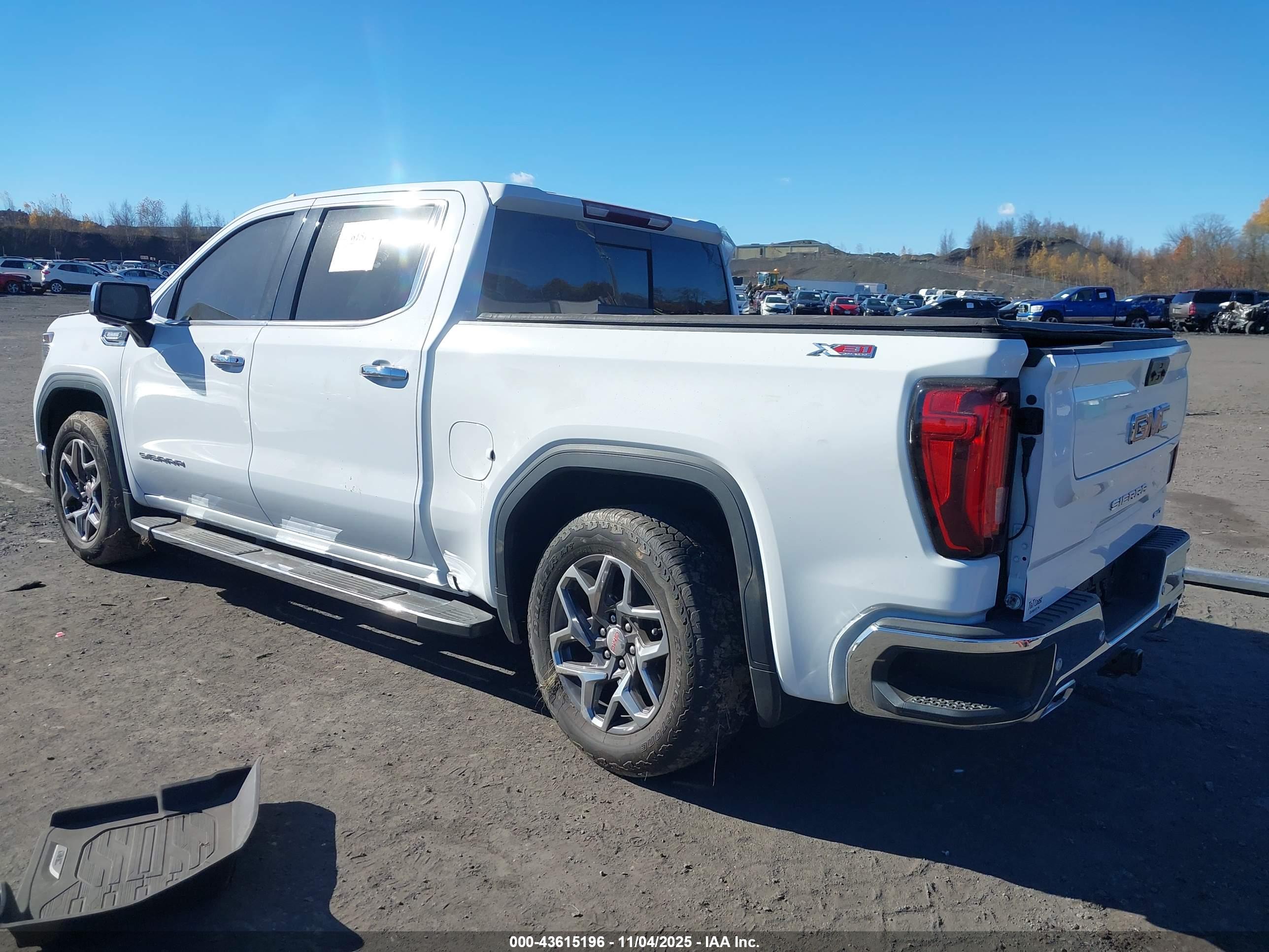 GMC SIERRA image 3