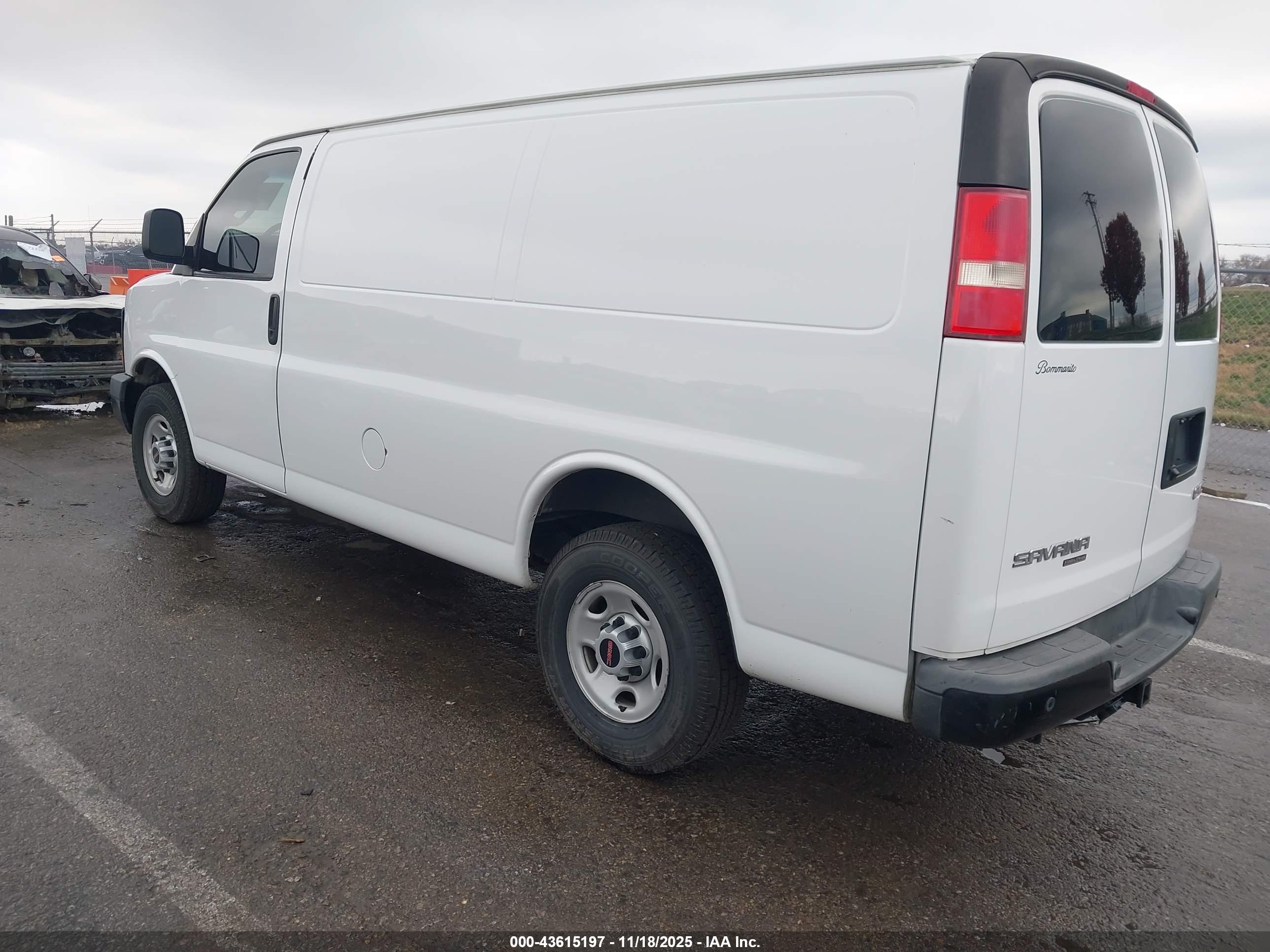 GMC SAVANA image 3
