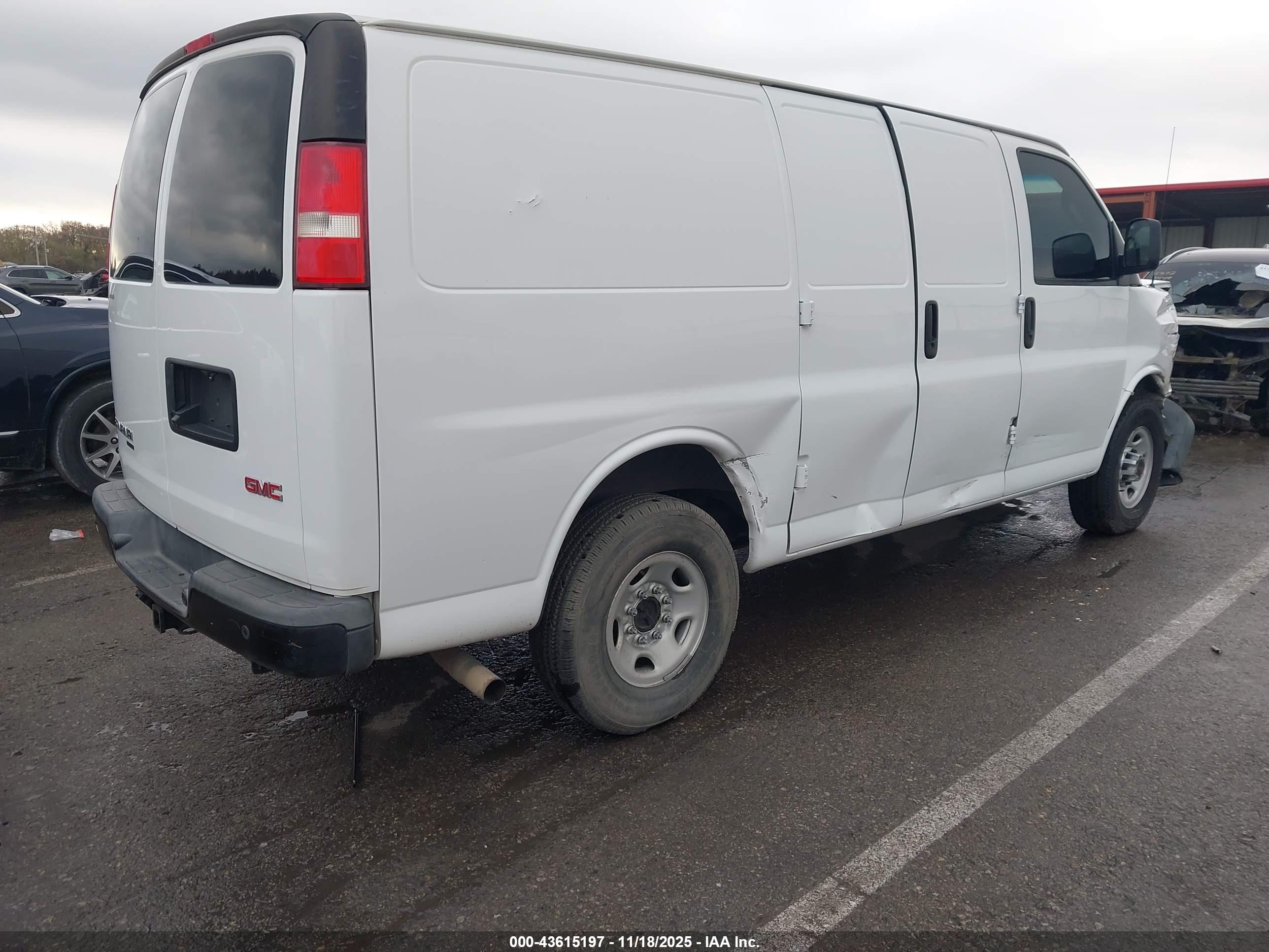 GMC SAVANA image 4