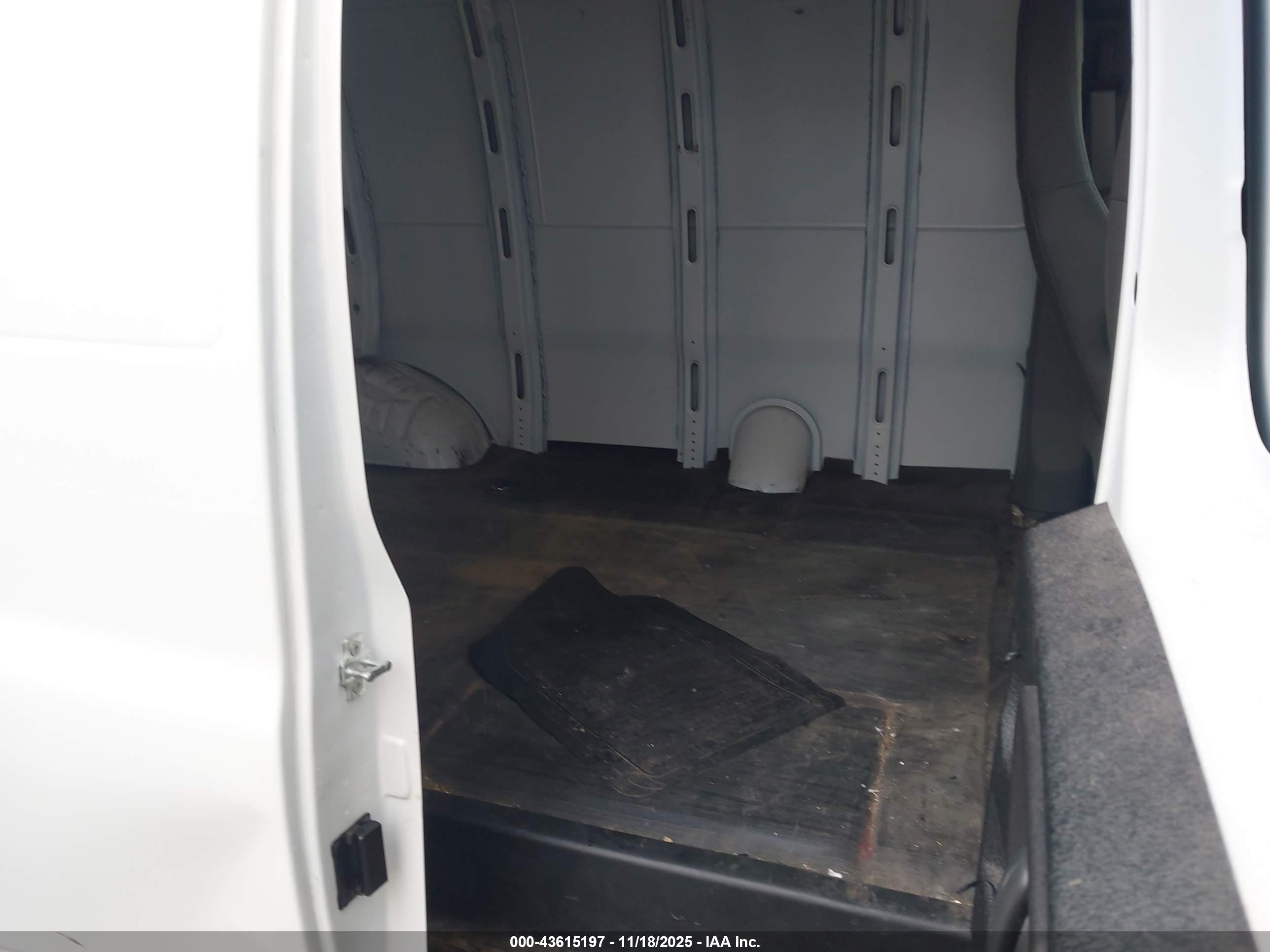 GMC SAVANA image 8