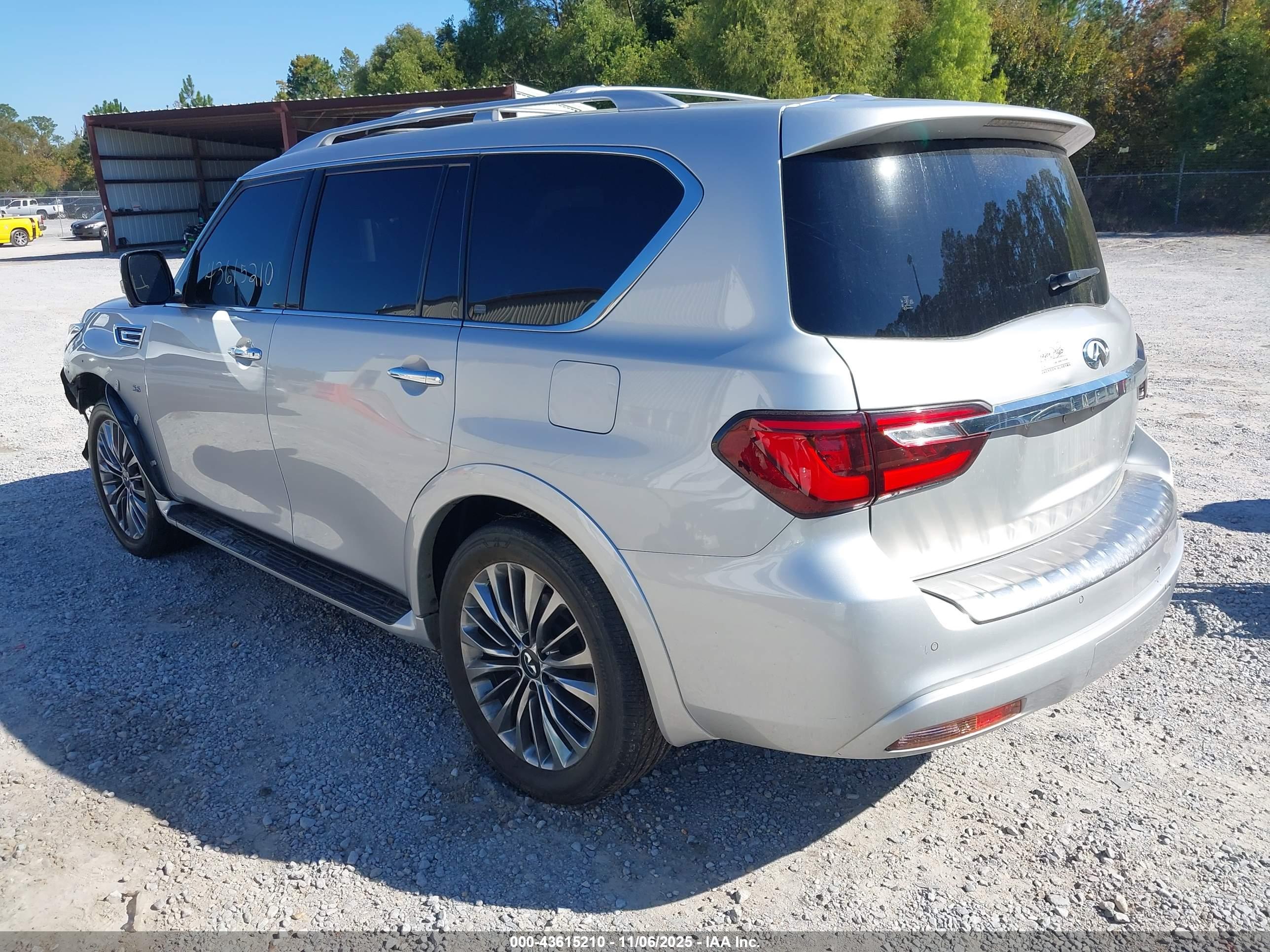 INFINITI QX80 image 3