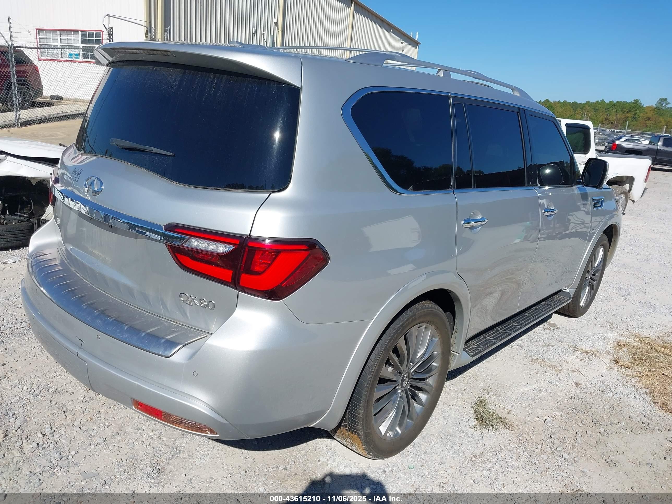 INFINITI QX80 image 4