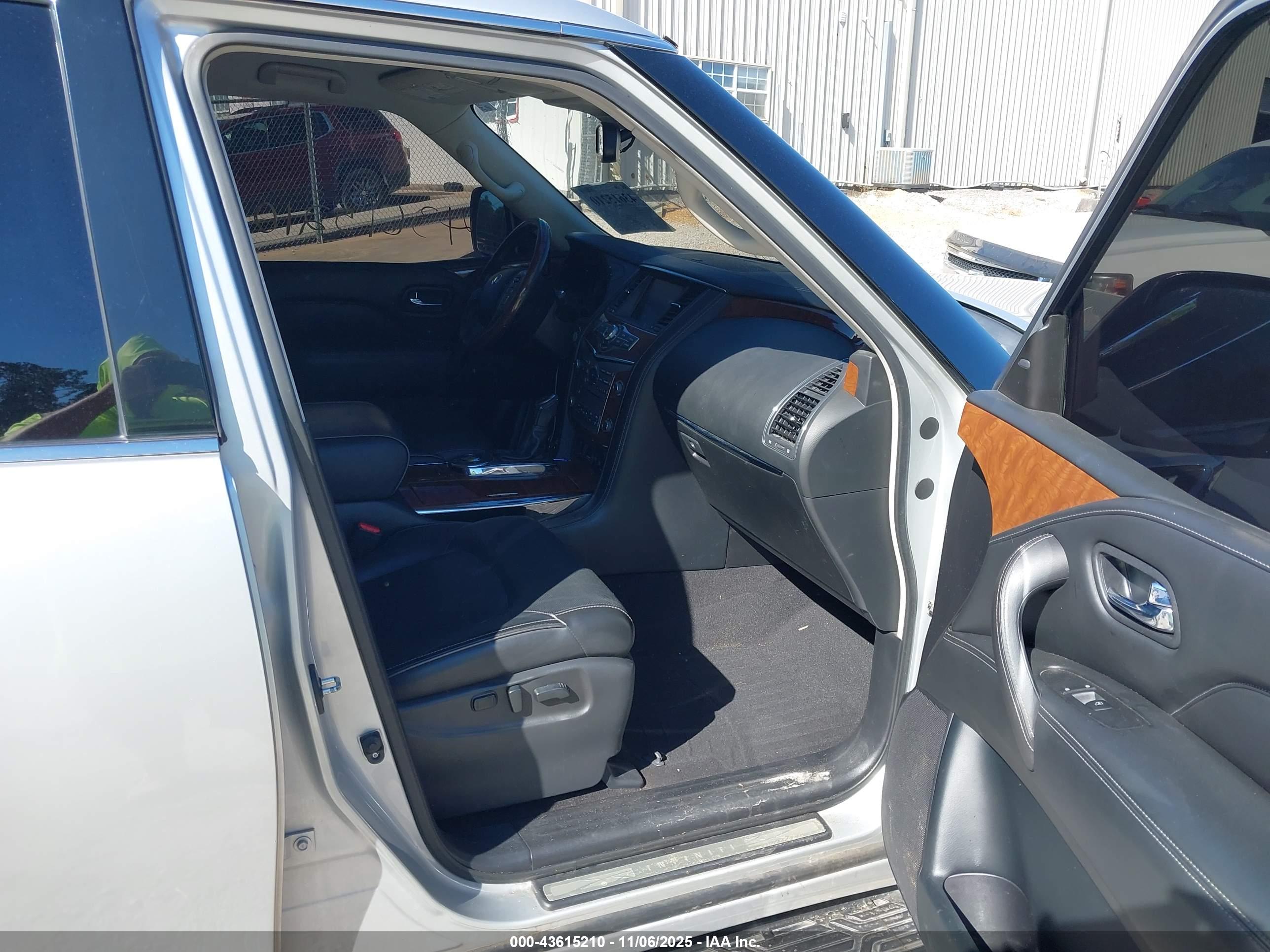 INFINITI QX80 image 5