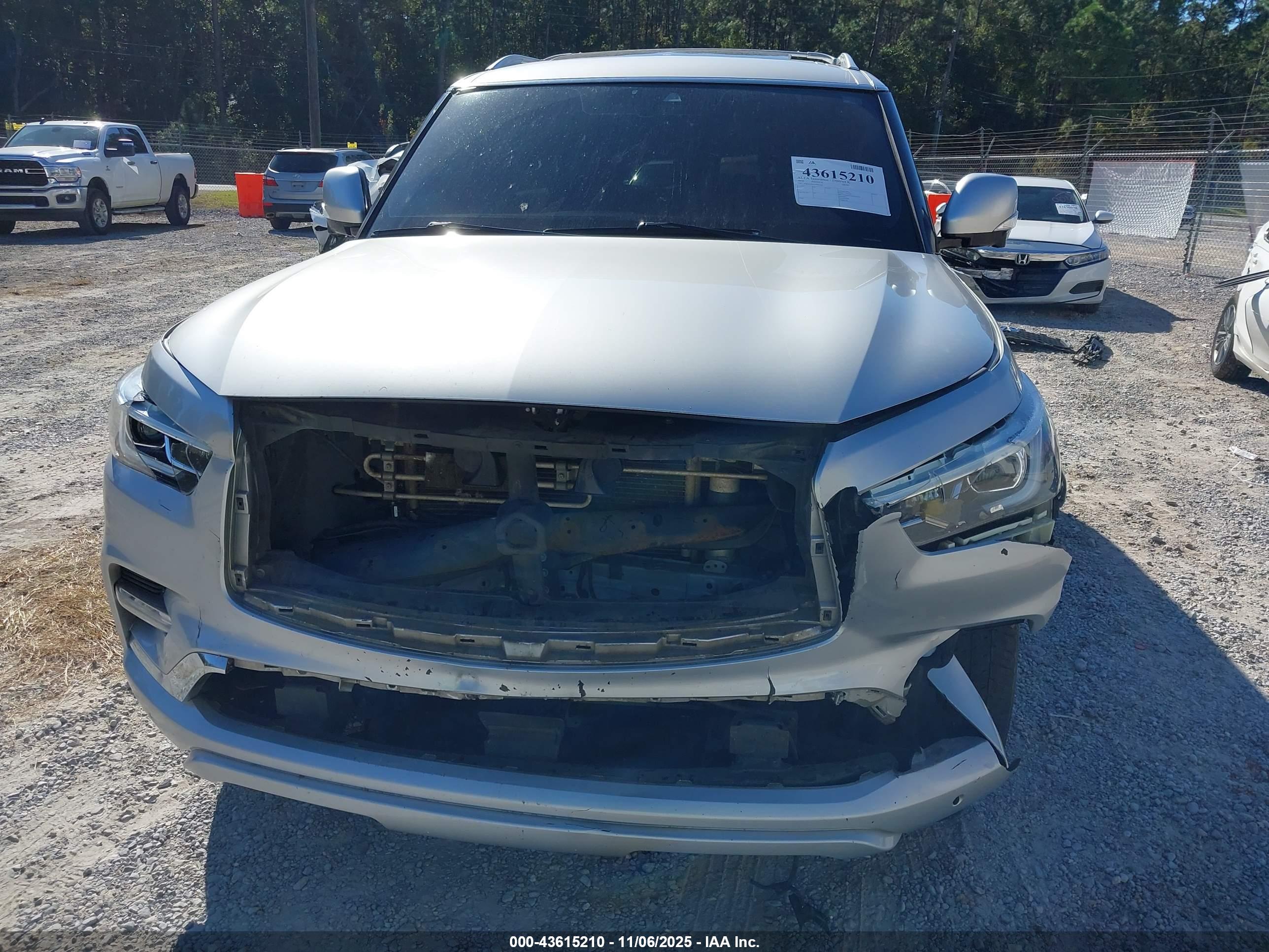 INFINITI QX80 image 6
