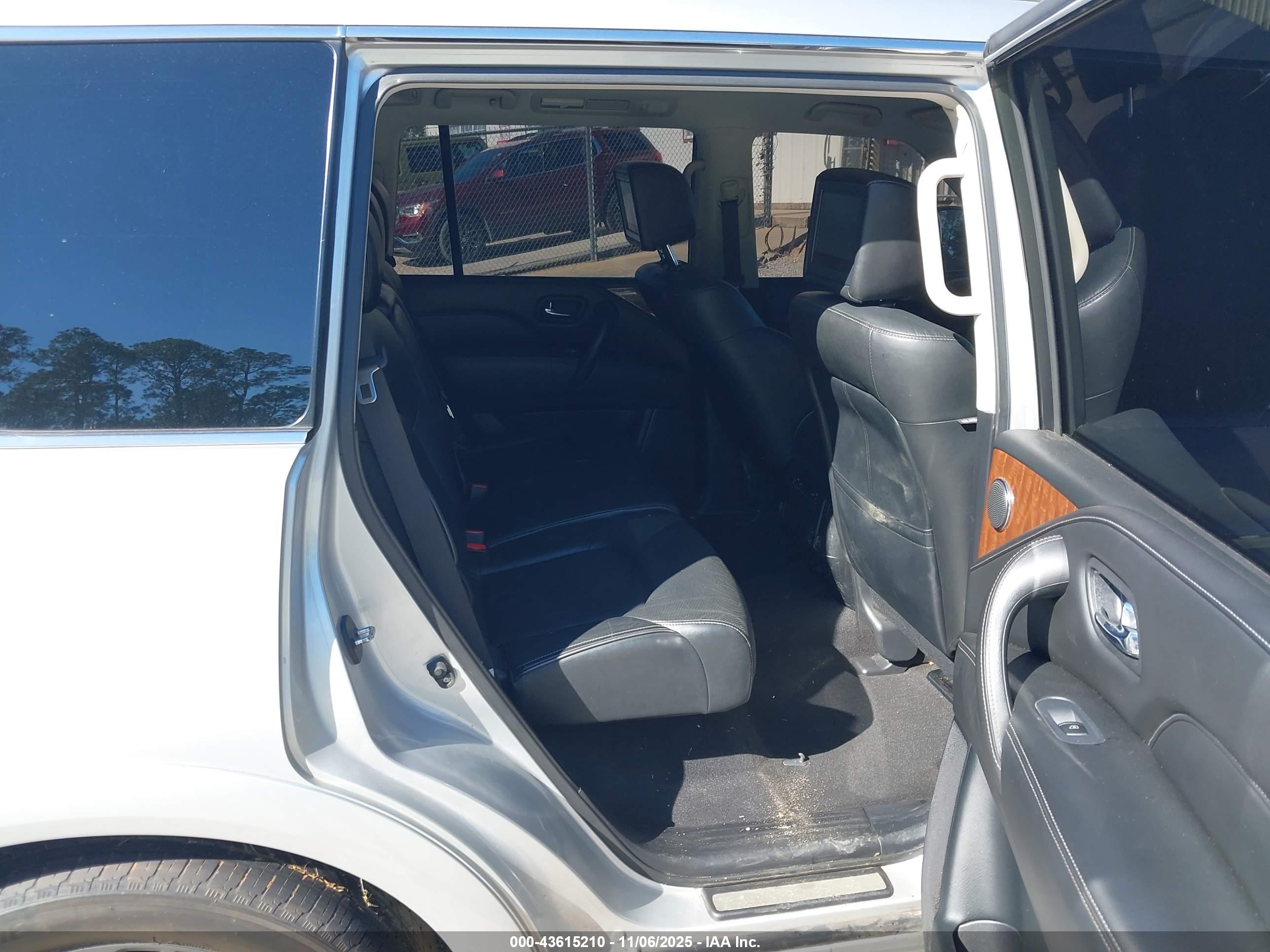 INFINITI QX80 image 8