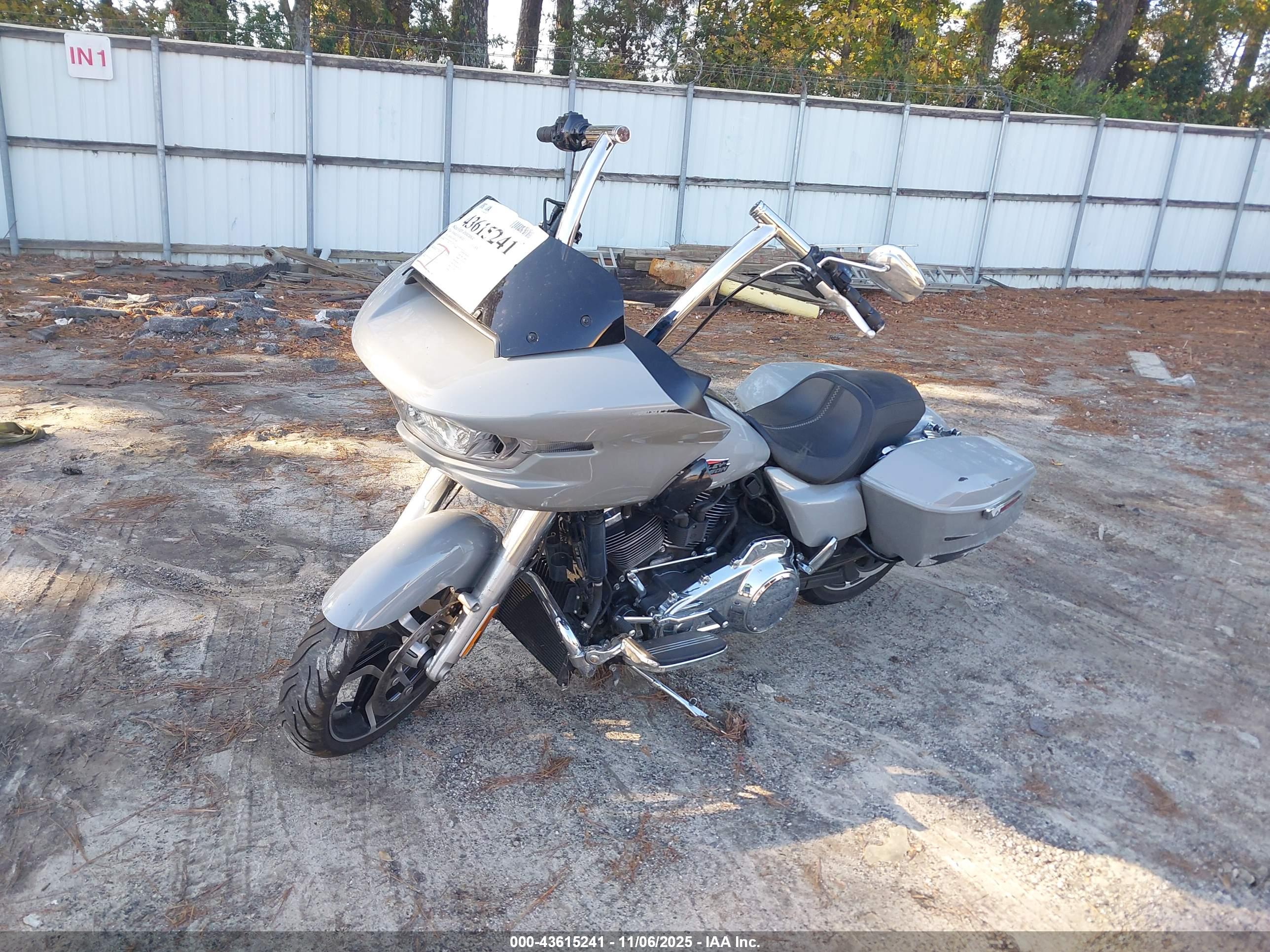 HARLEY-DAVIDSON FLTRX image 2