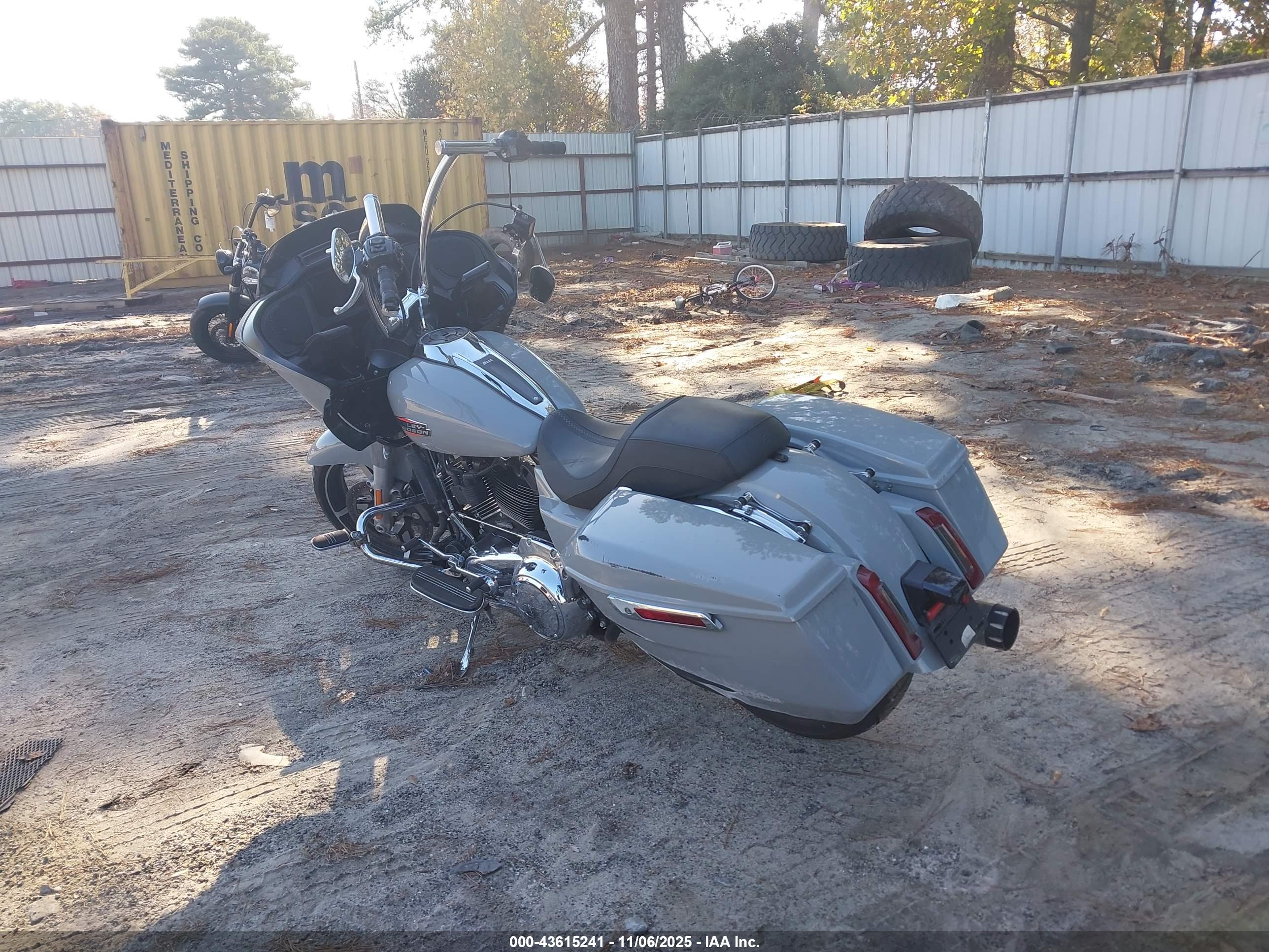 HARLEY-DAVIDSON FLTRX image 3