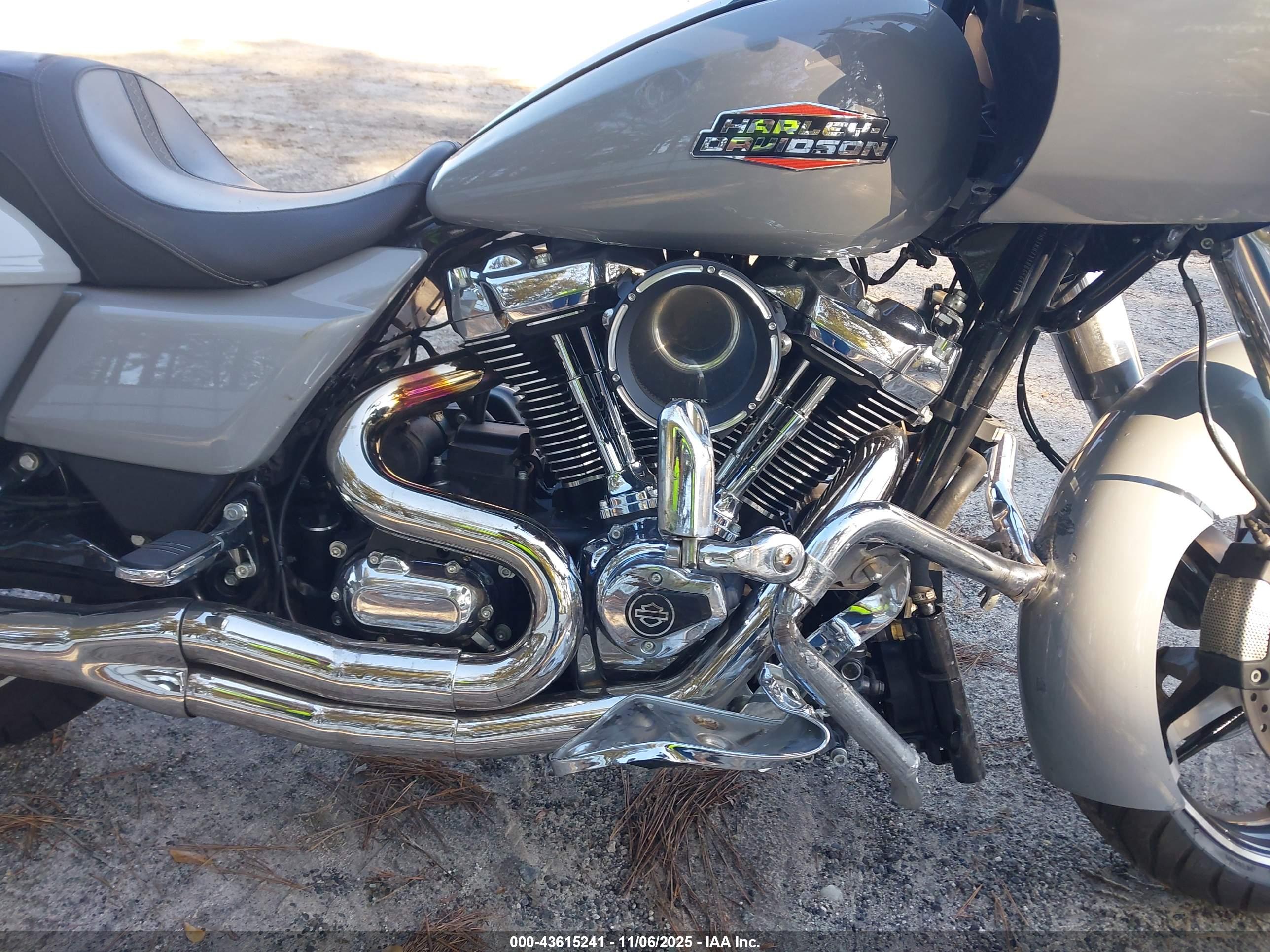 HARLEY-DAVIDSON FLTRX image 8