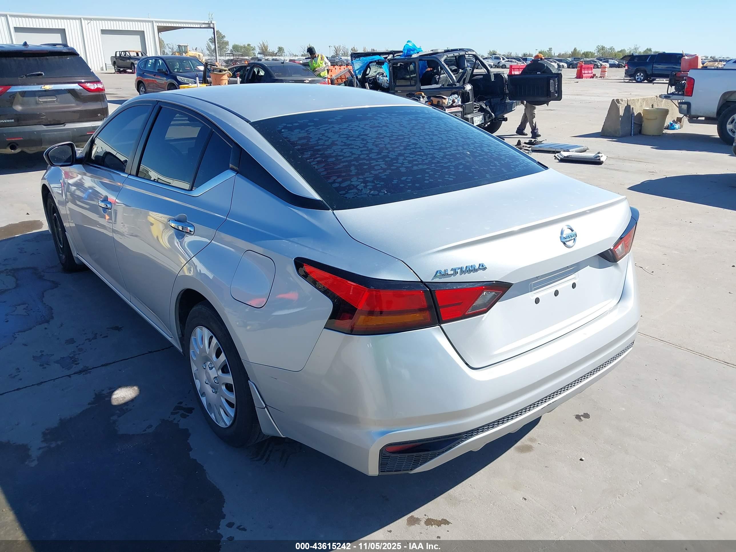 NISSAN ALTIMA image 3