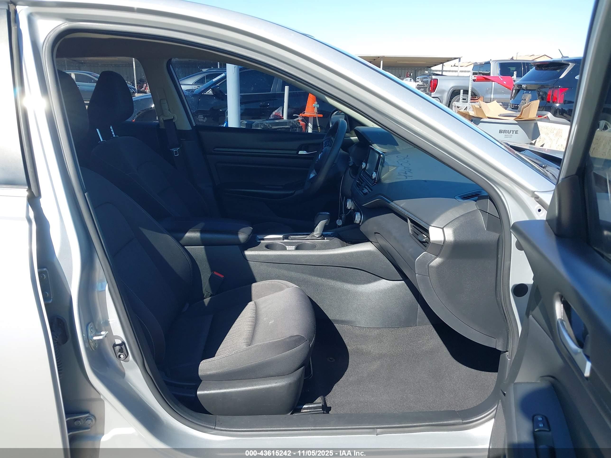 NISSAN ALTIMA image 5