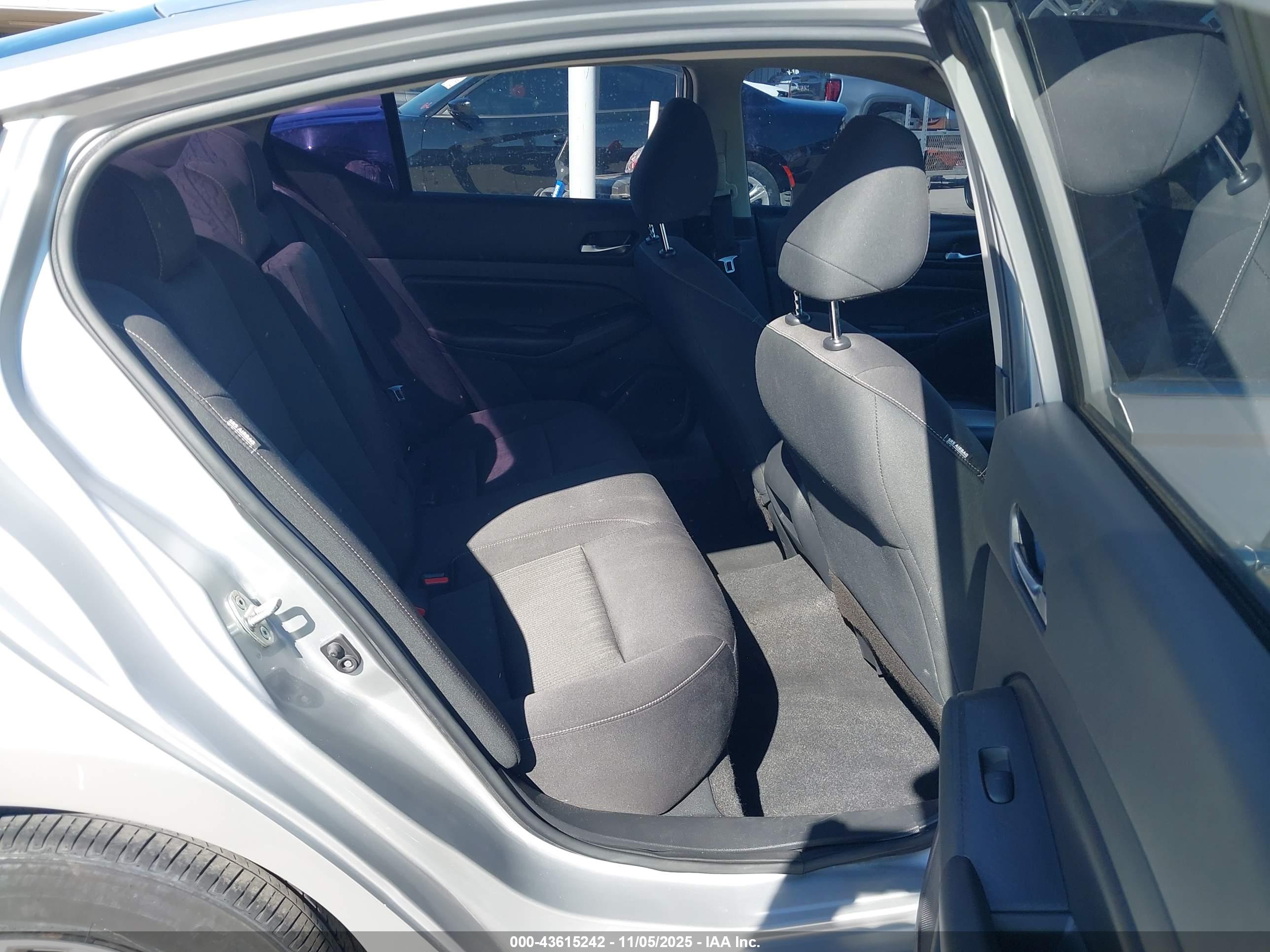NISSAN ALTIMA image 8
