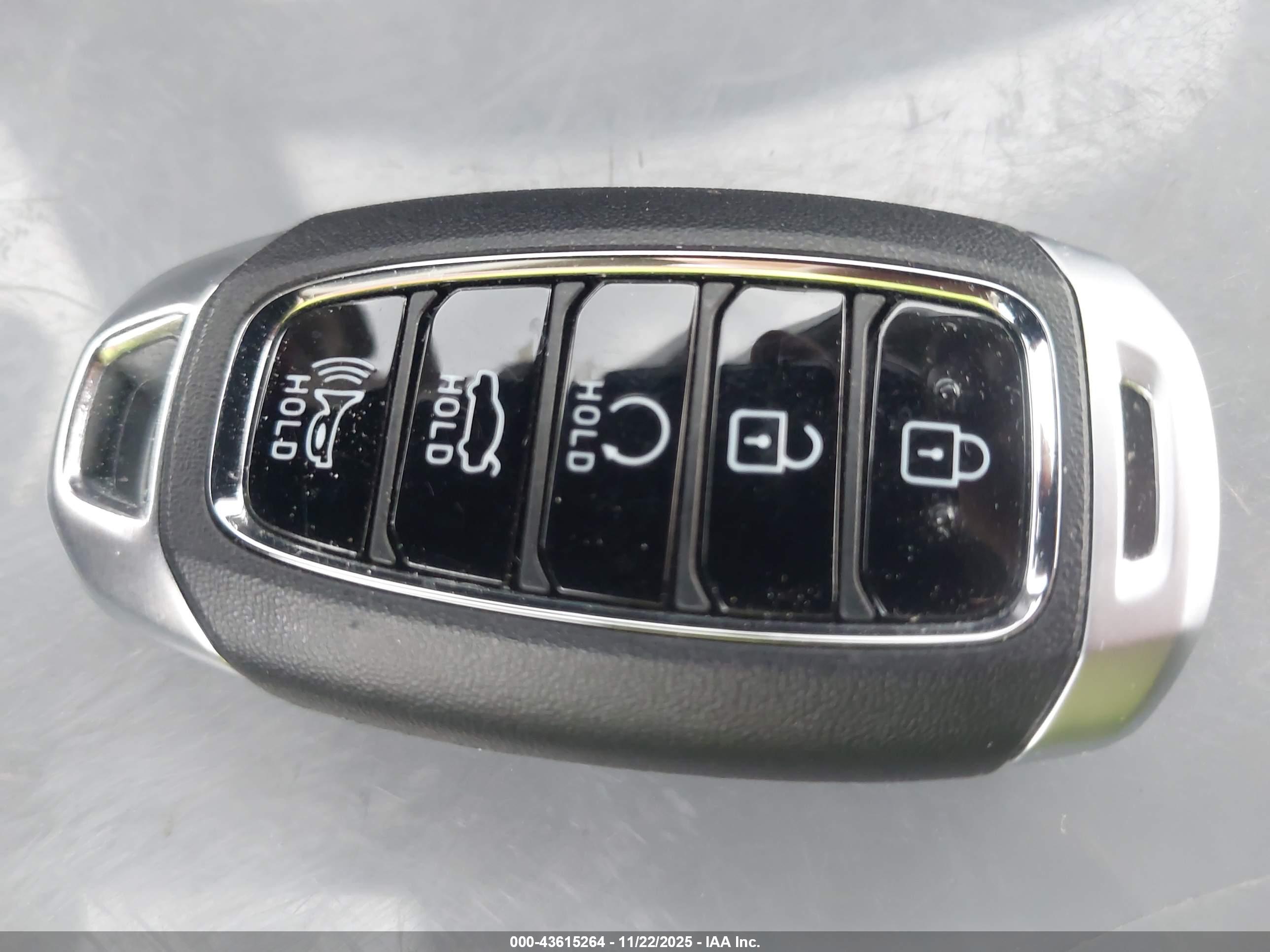 HYUNDAI ELANTRA image 11