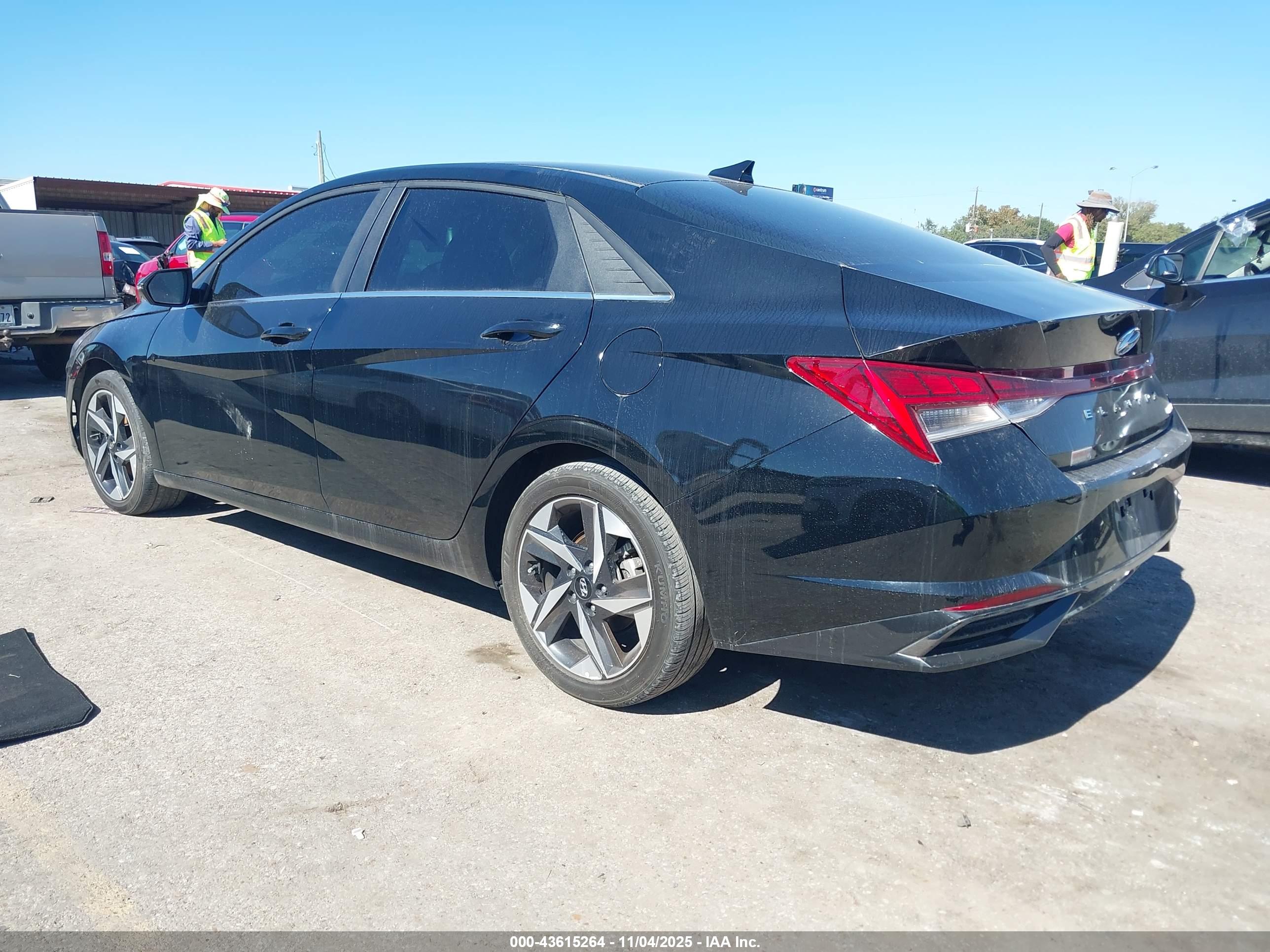 HYUNDAI ELANTRA image 3