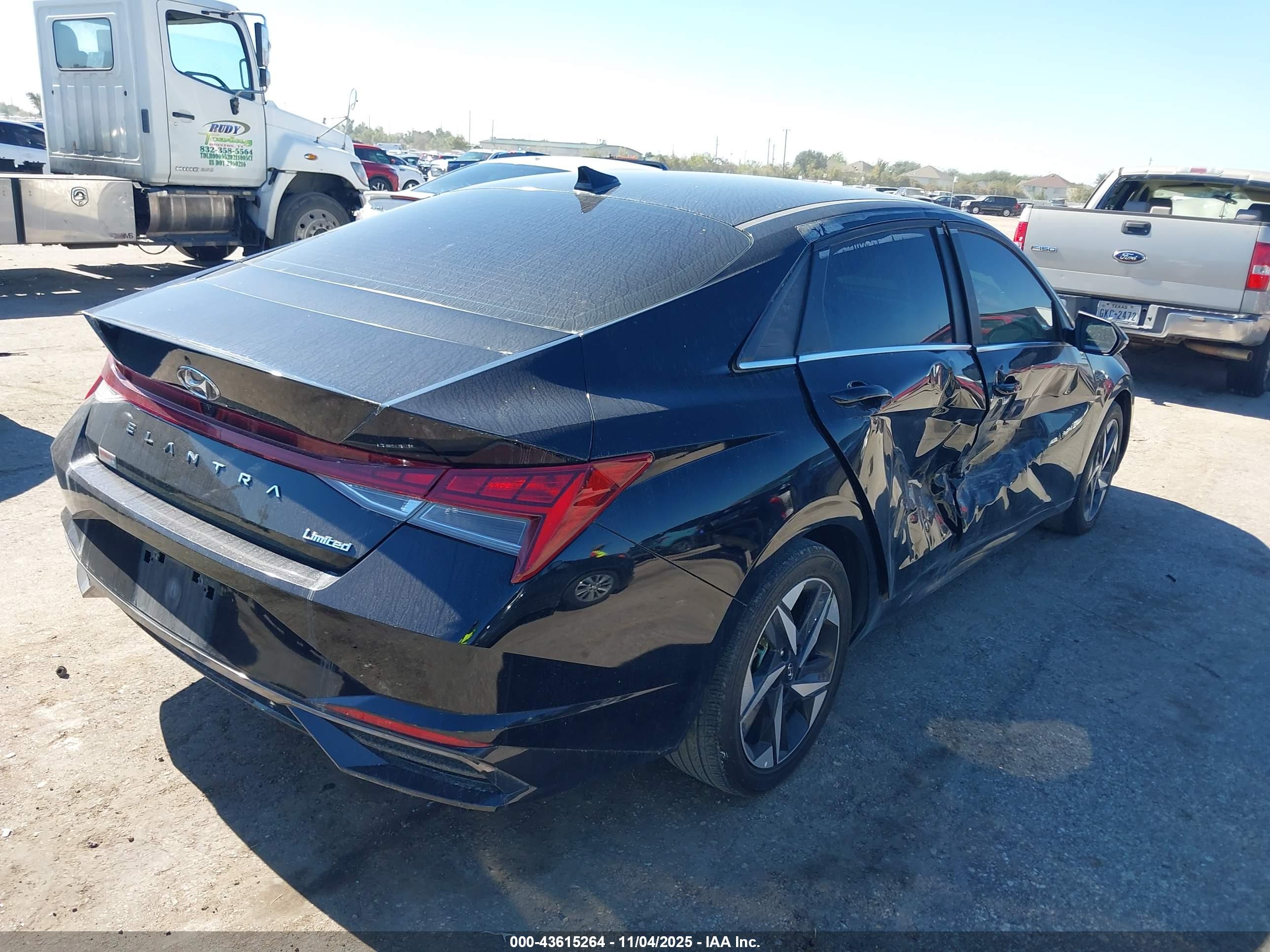 HYUNDAI ELANTRA image 4
