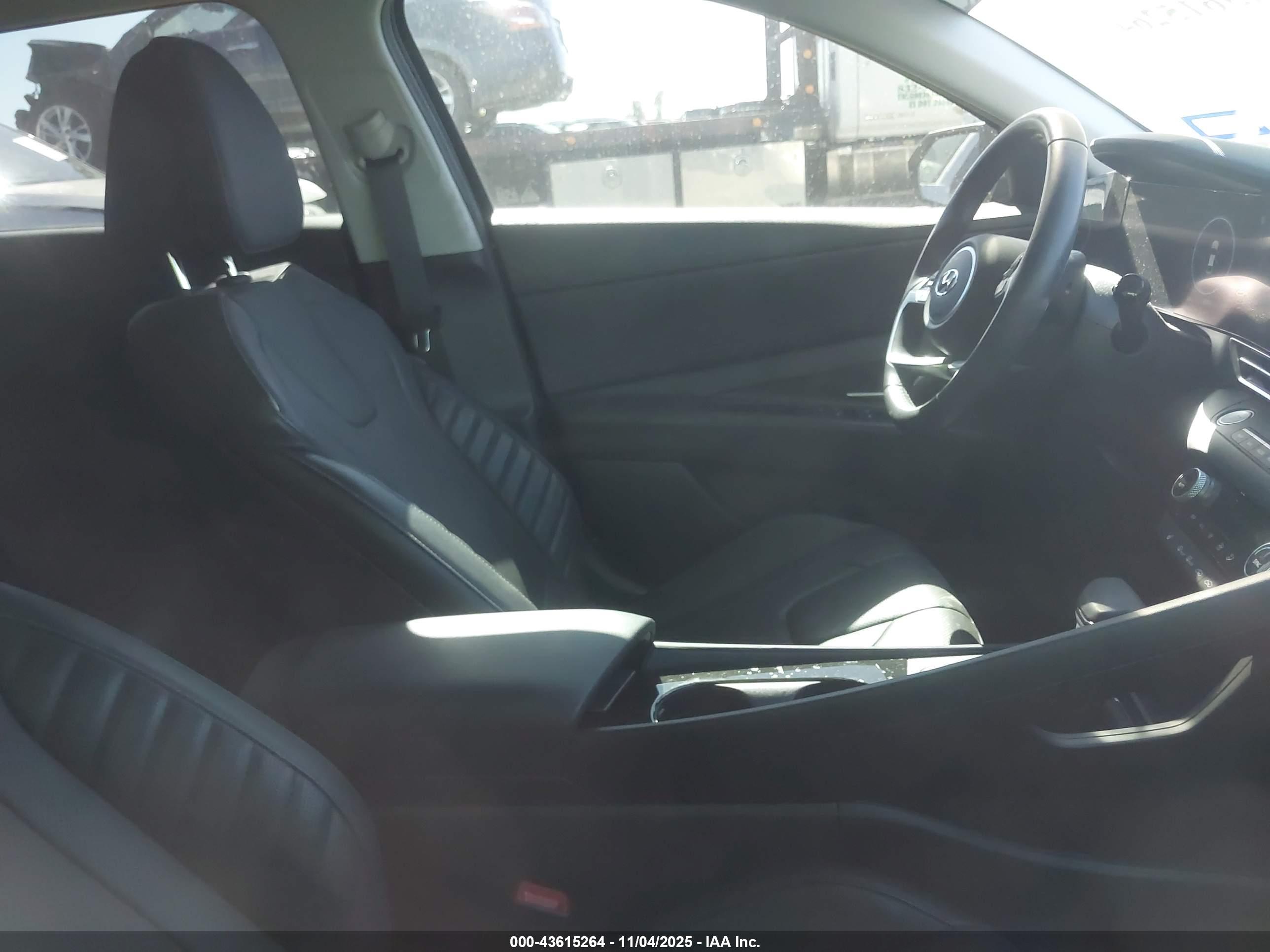 HYUNDAI ELANTRA image 5