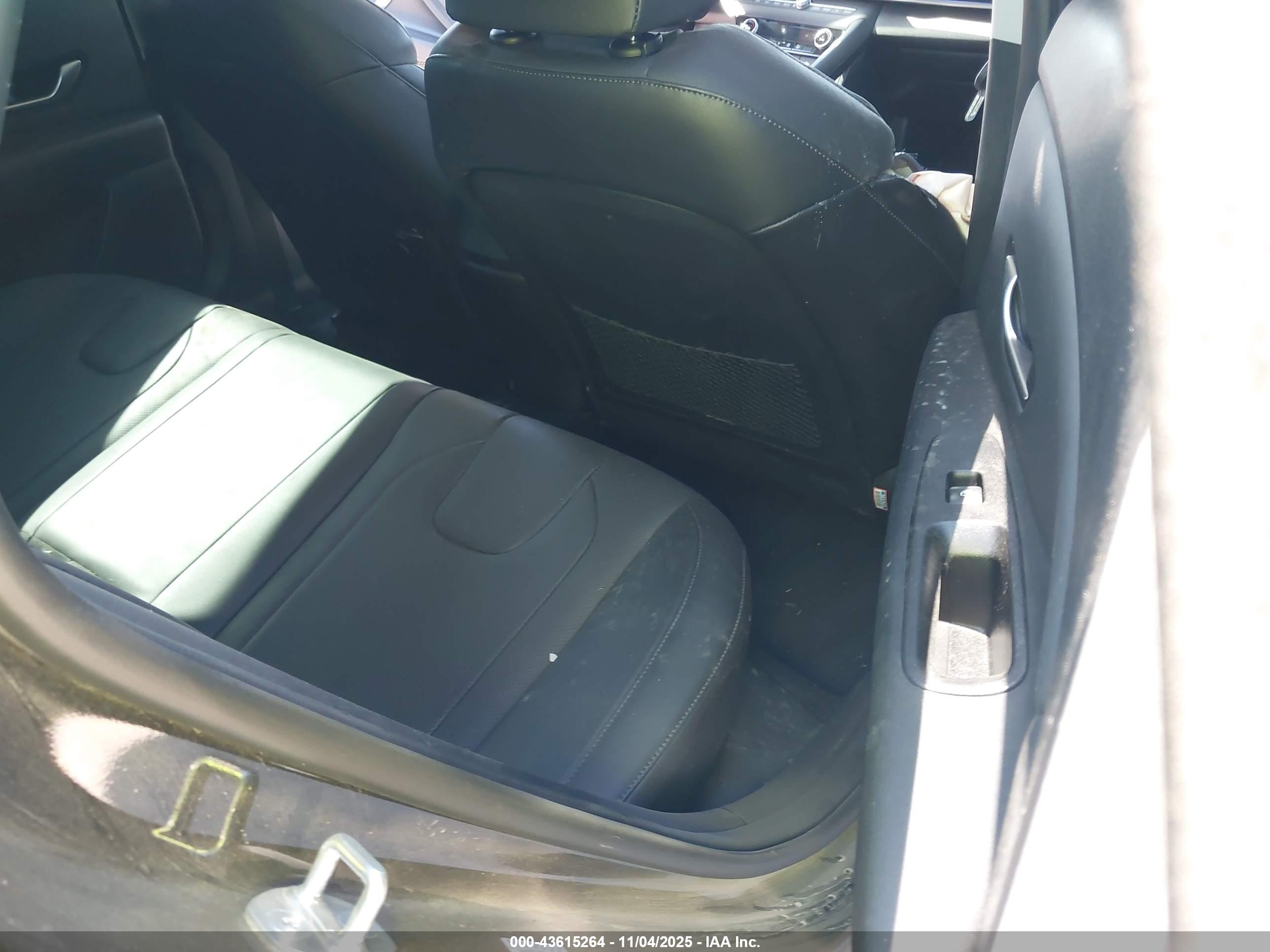 HYUNDAI ELANTRA image 8