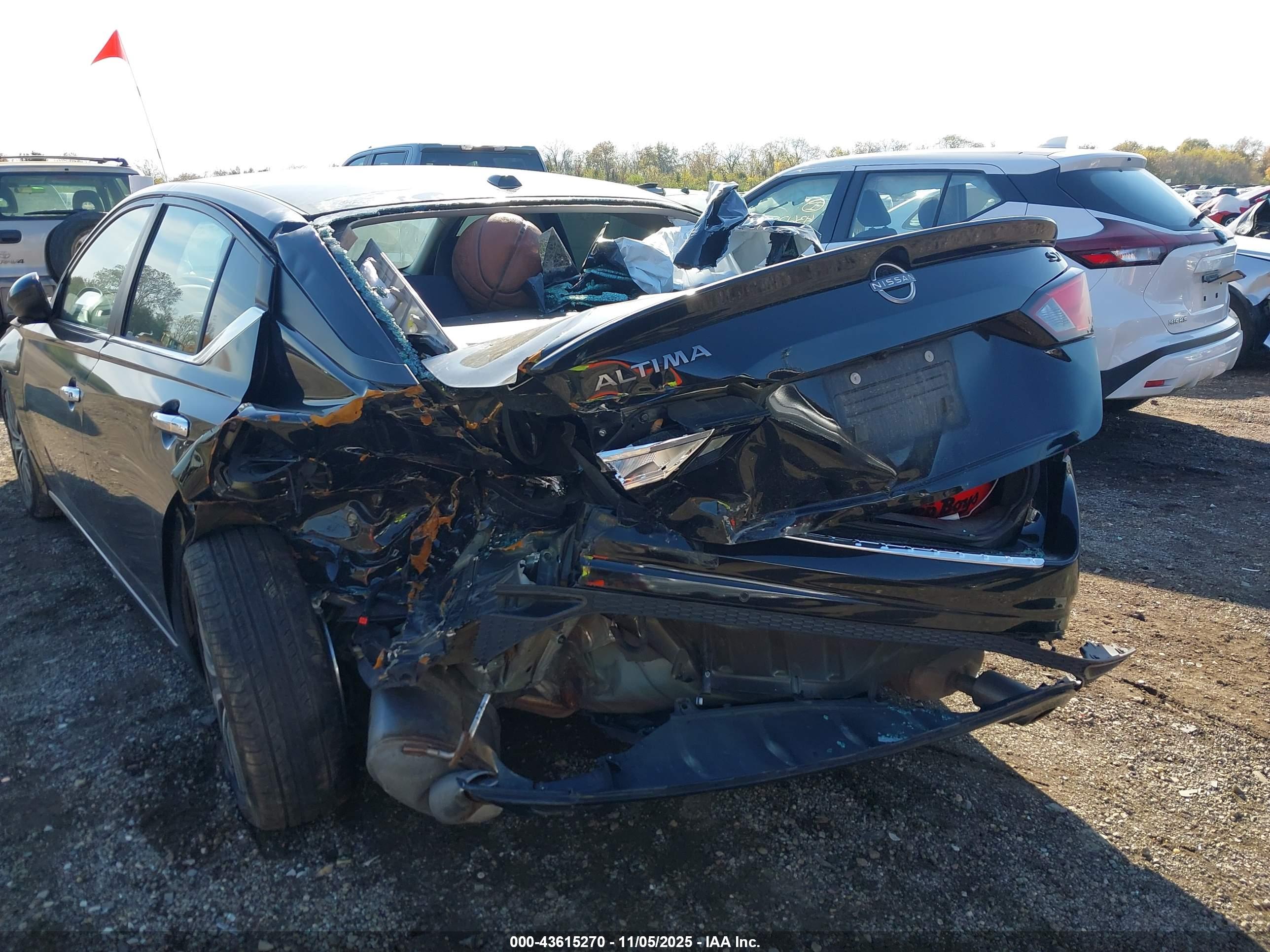NISSAN ALTIMA image 6