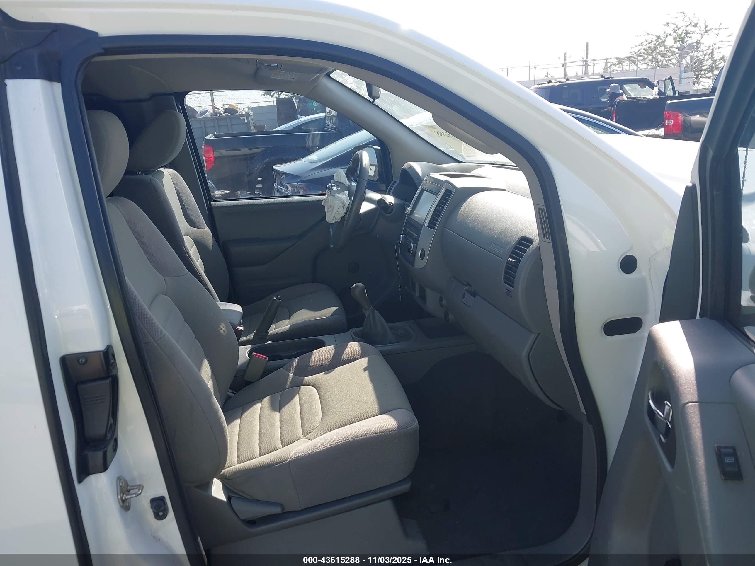 NISSAN FRONTIER image 5