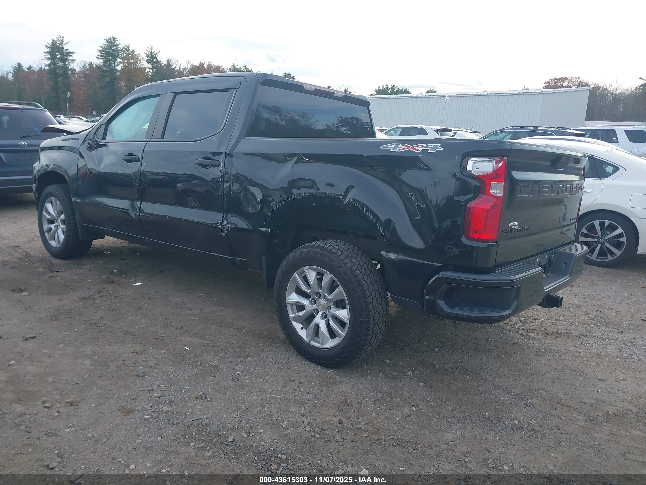 CHEVROLET SILVERADO image 3