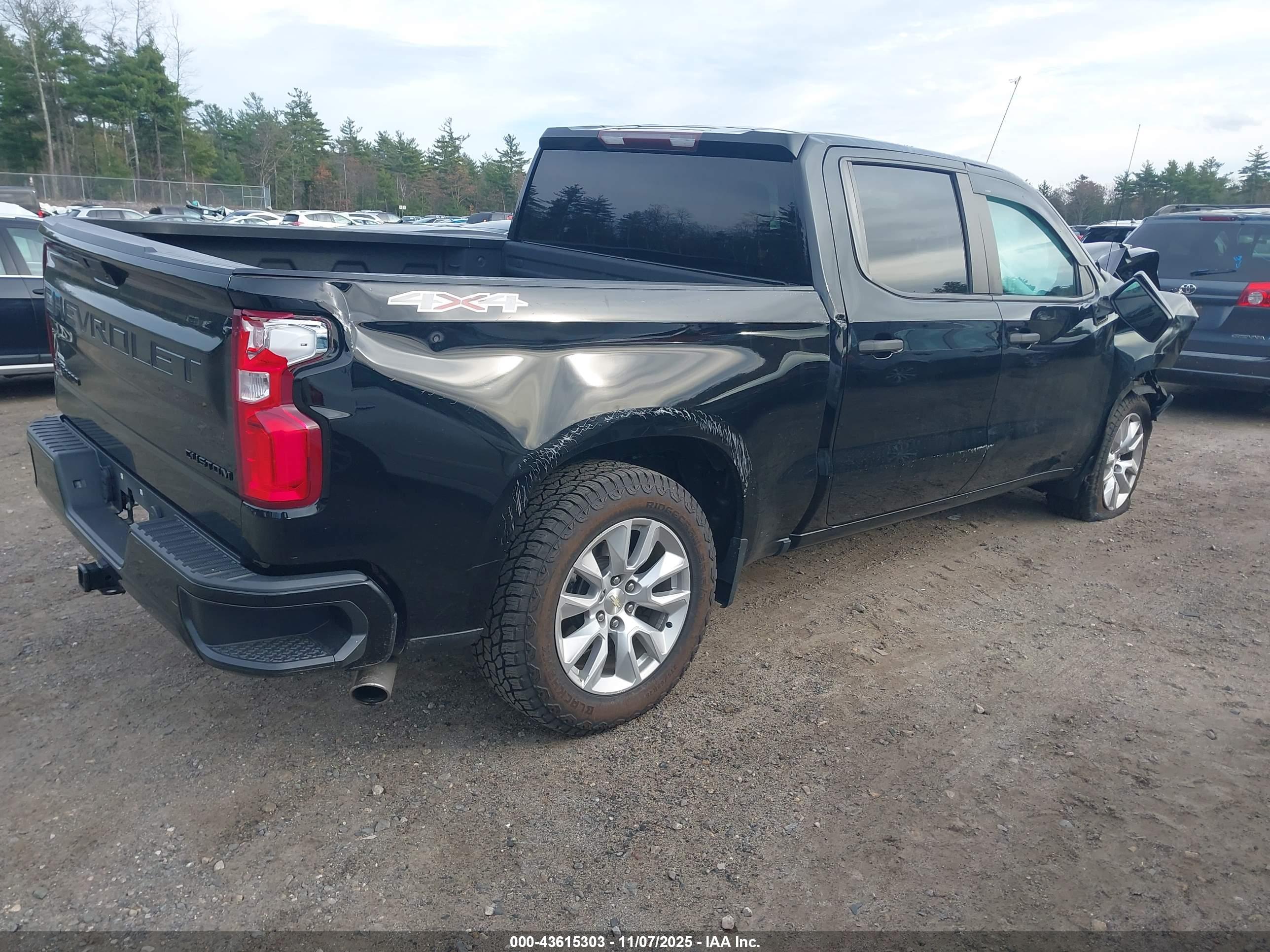 CHEVROLET SILVERADO image 4
