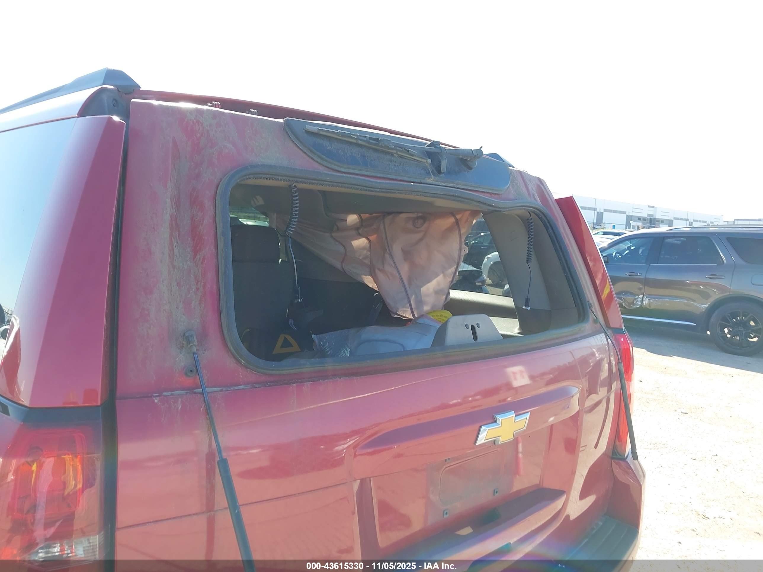 CHEVROLET SUBURBAN image 6