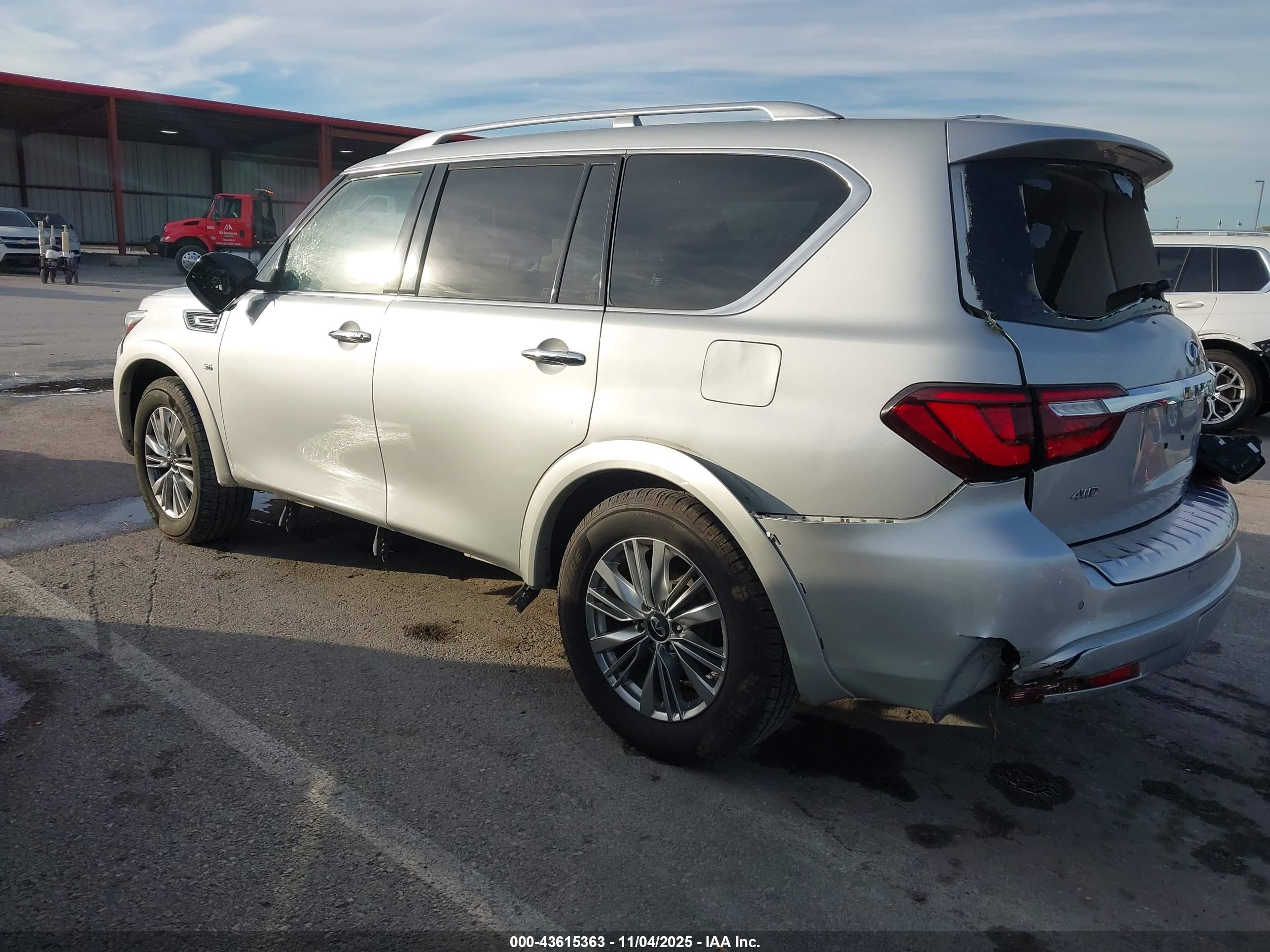 INFINITI QX80 image 3