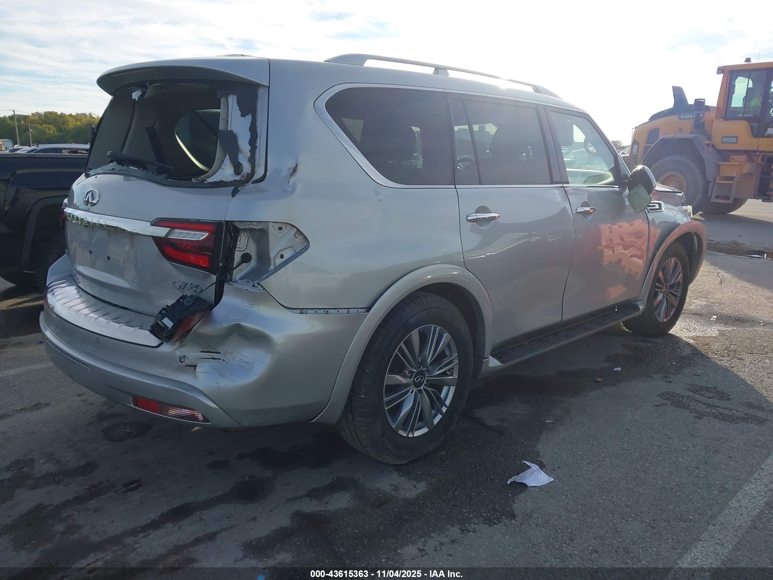 INFINITI QX80 image 4