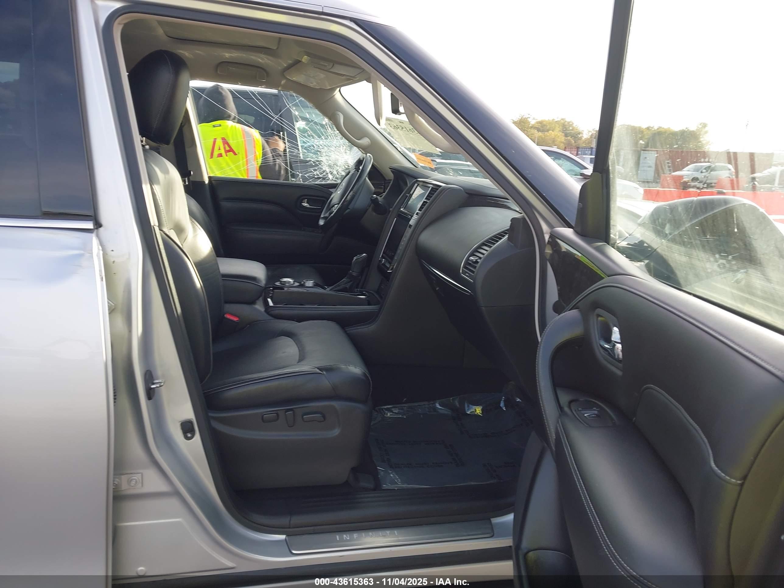 INFINITI QX80 image 5