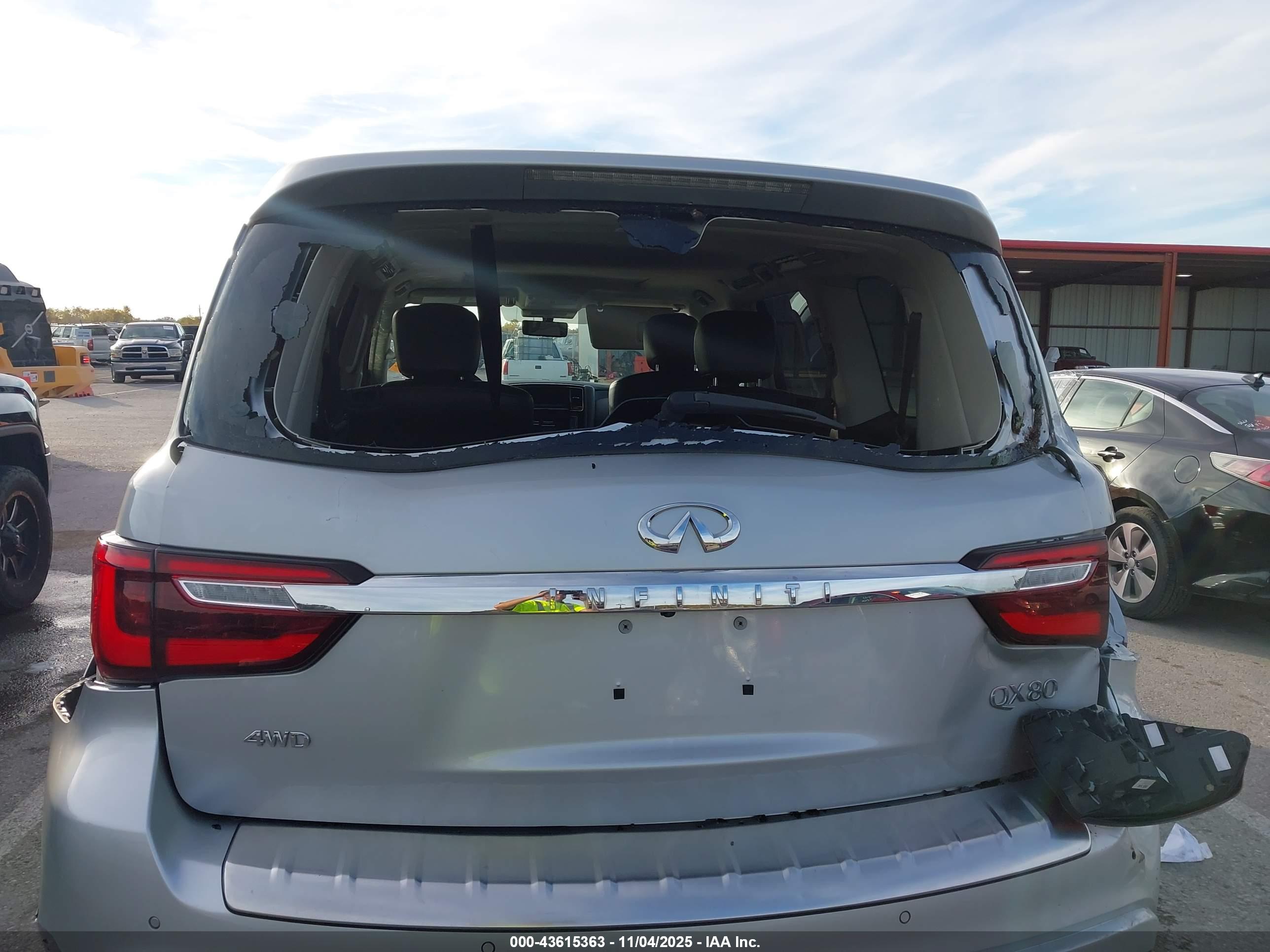INFINITI QX80 image 6