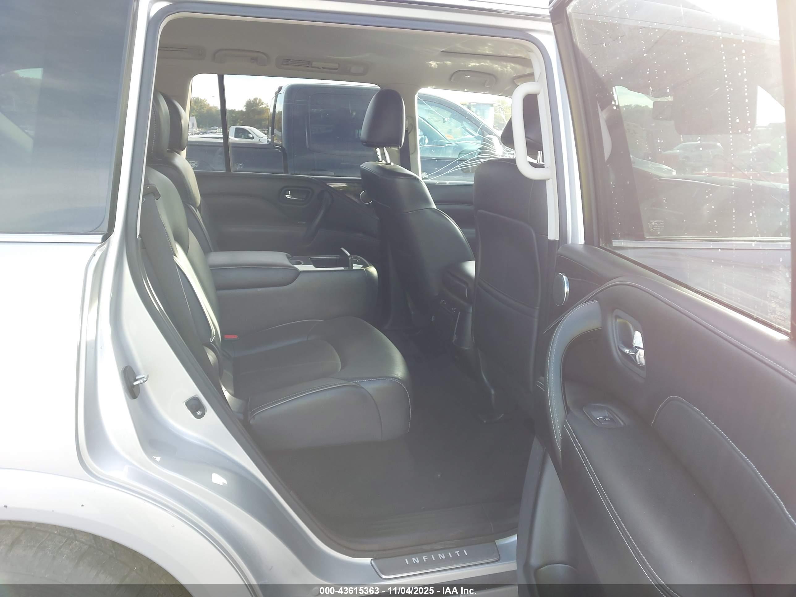 INFINITI QX80 image 8