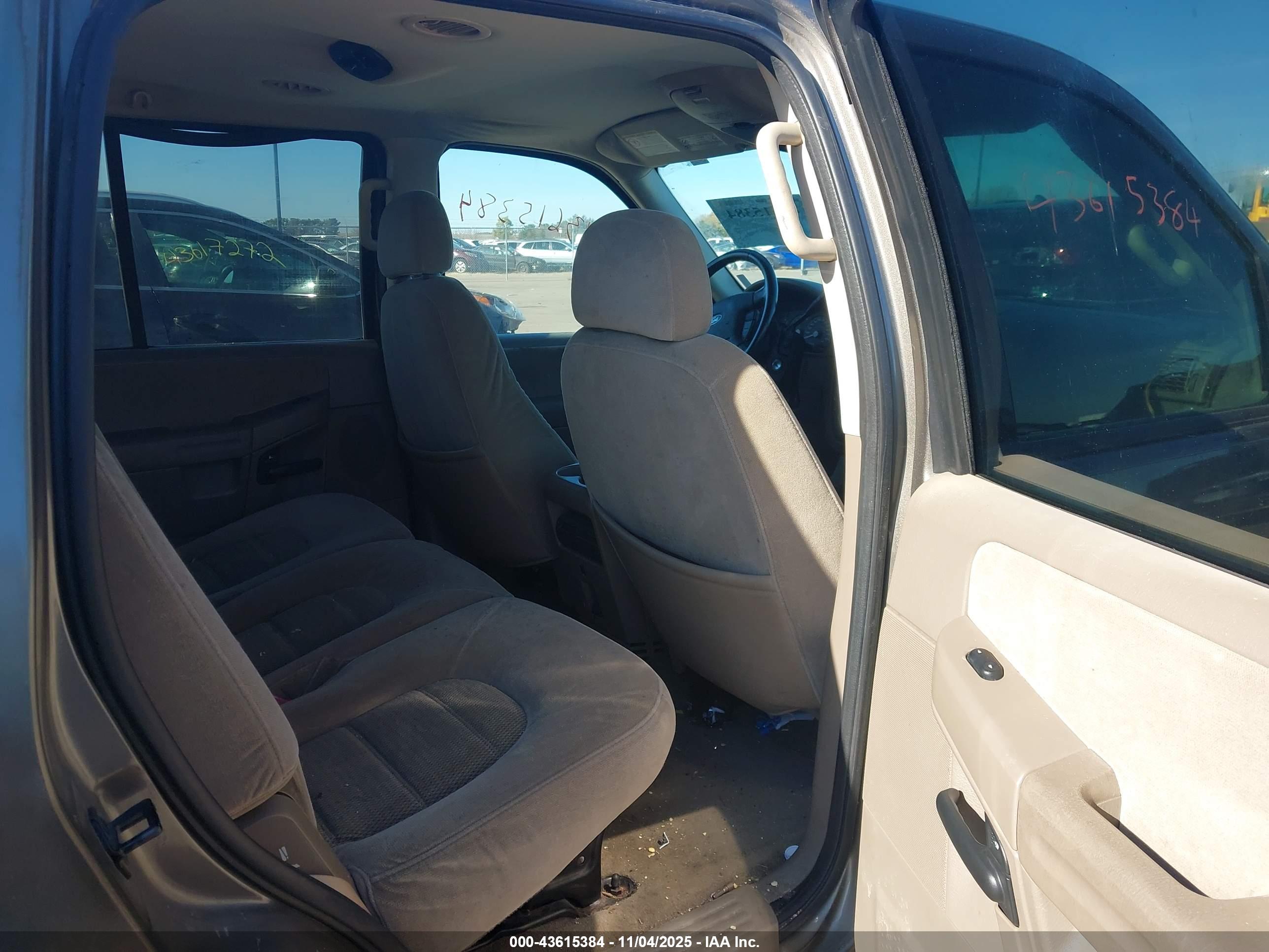 FORD EXPLORER image 8