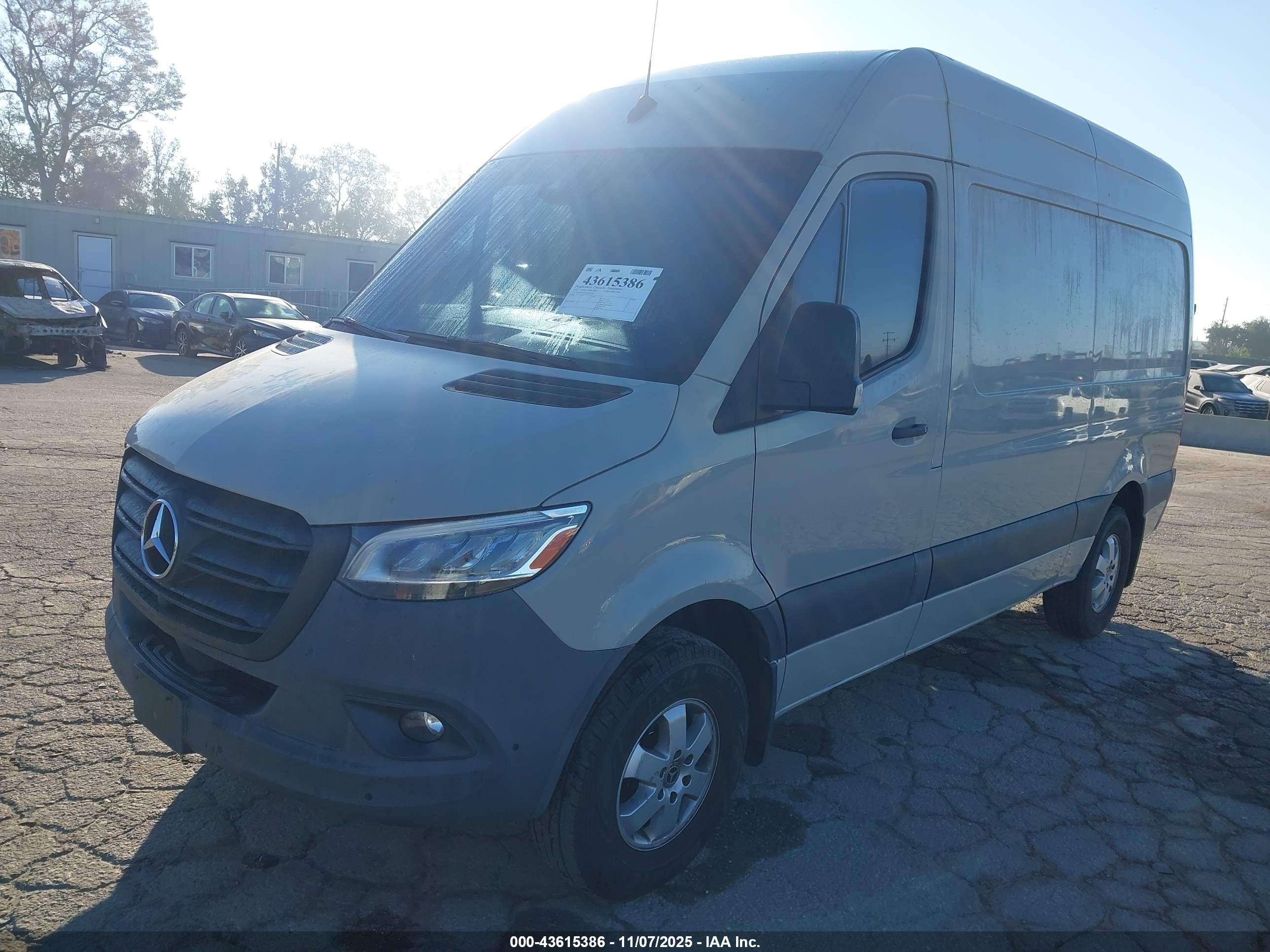 MERCEDES-BENZ SPRINTER image 2