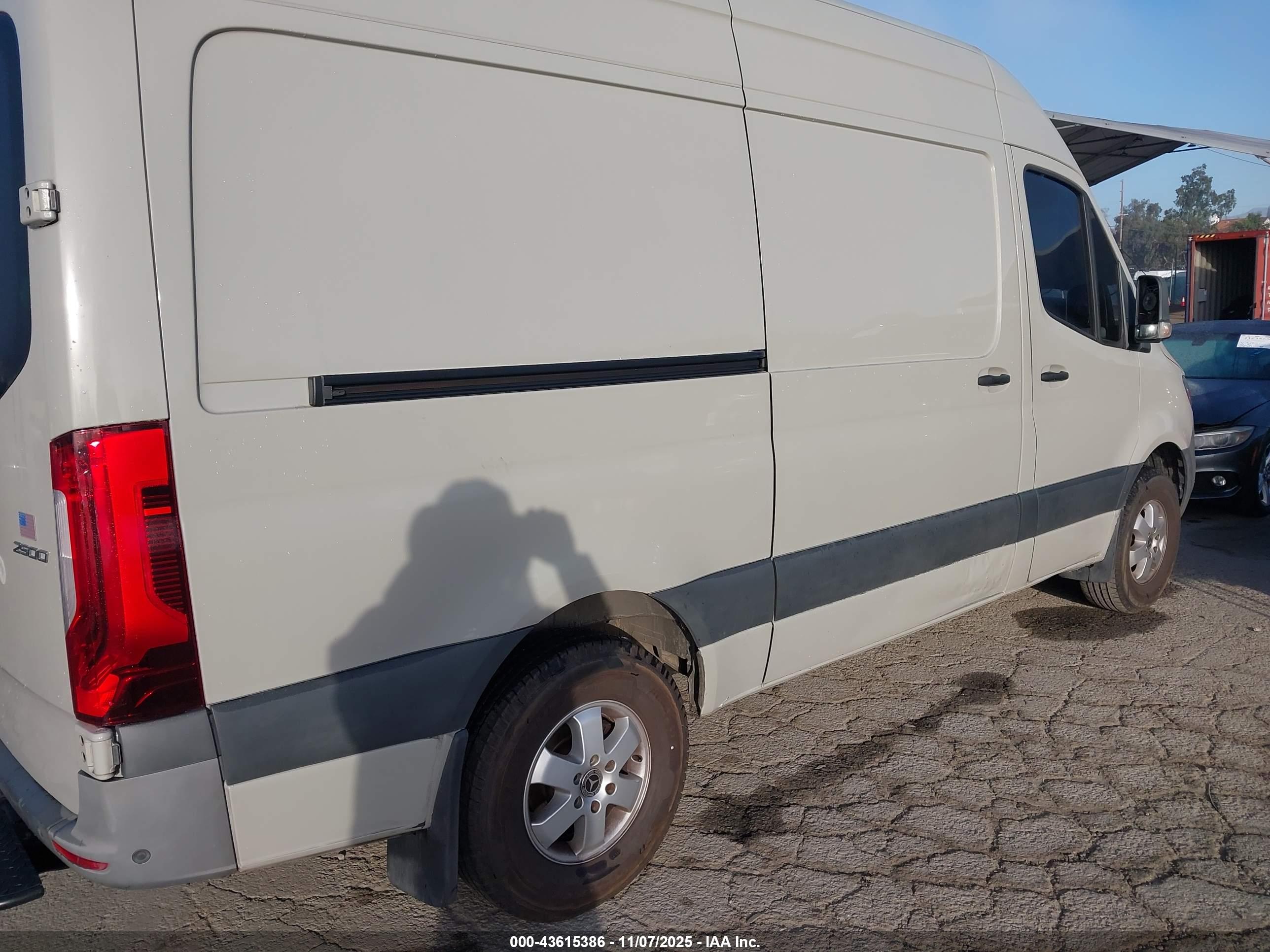 MERCEDES-BENZ SPRINTER image 6