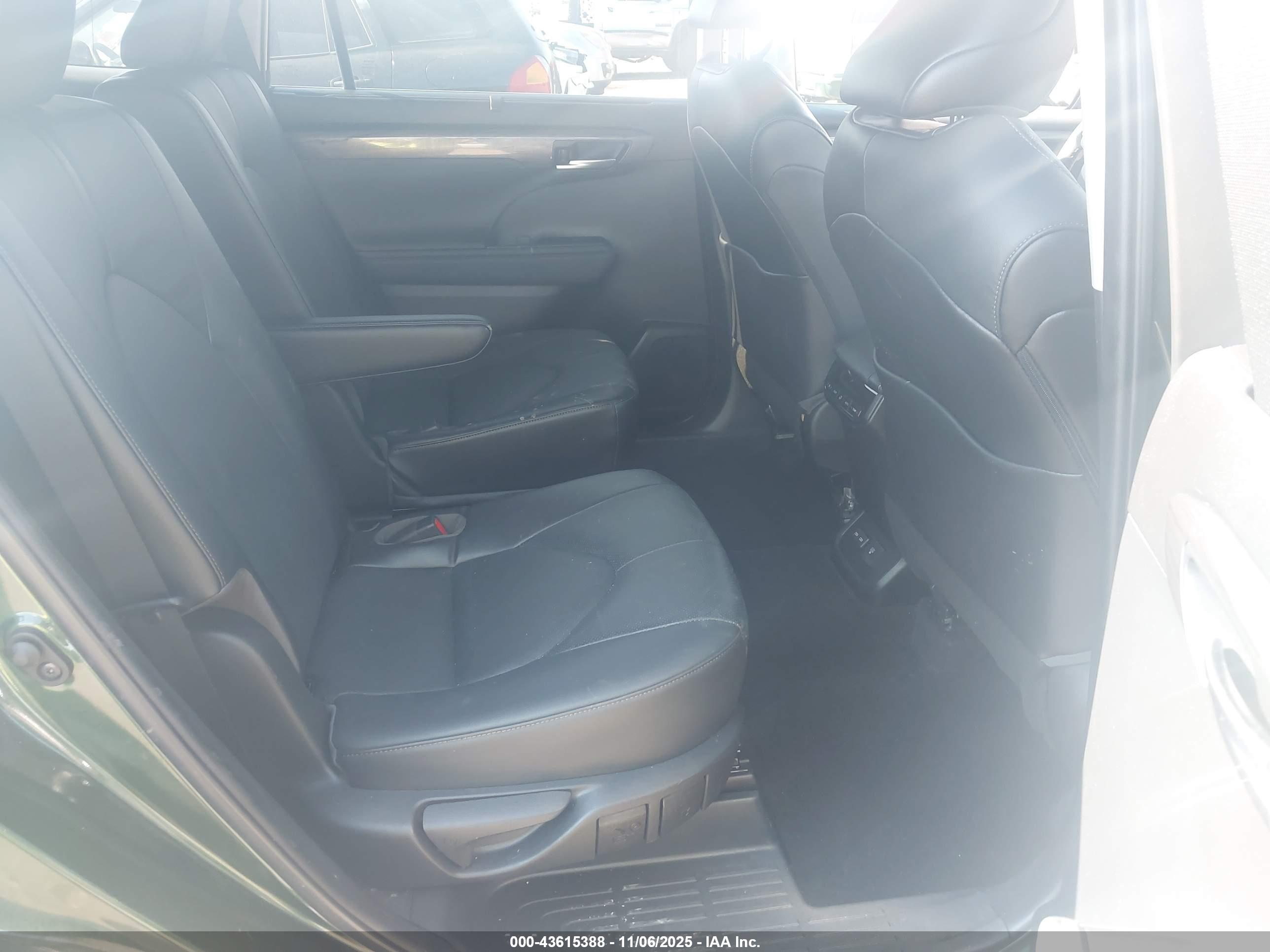 TOYOTA HIGHLANDER image 8