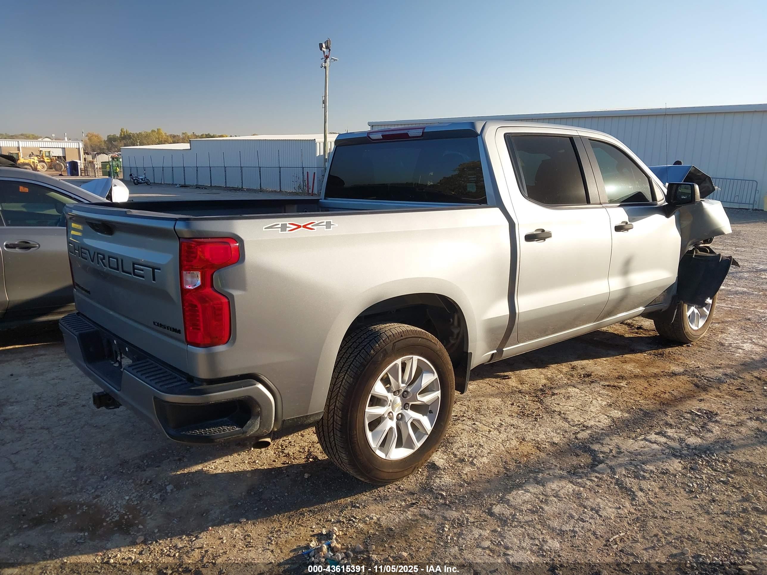 CHEVROLET SILVERADO image 4