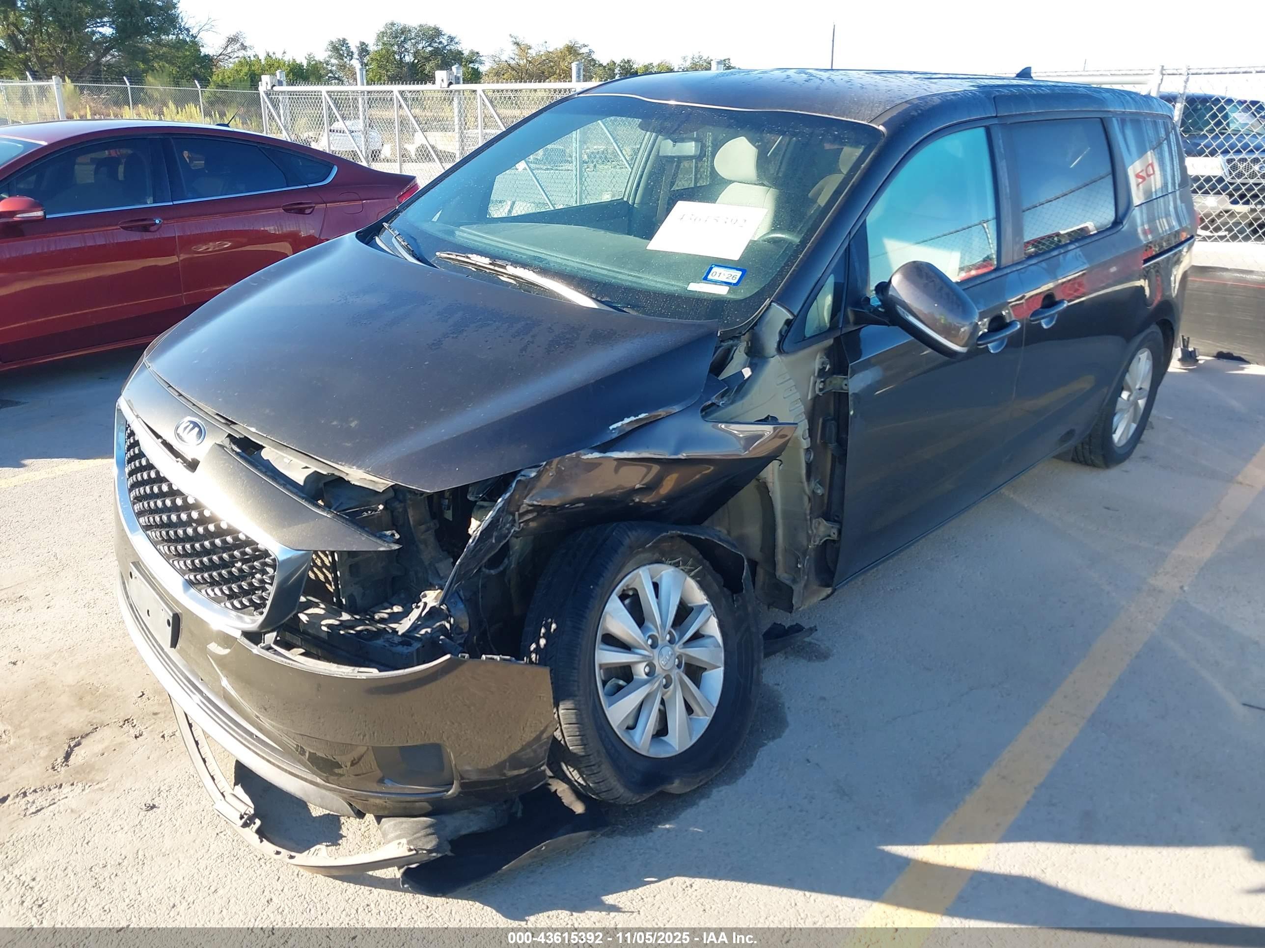 KIA SEDONA image 2