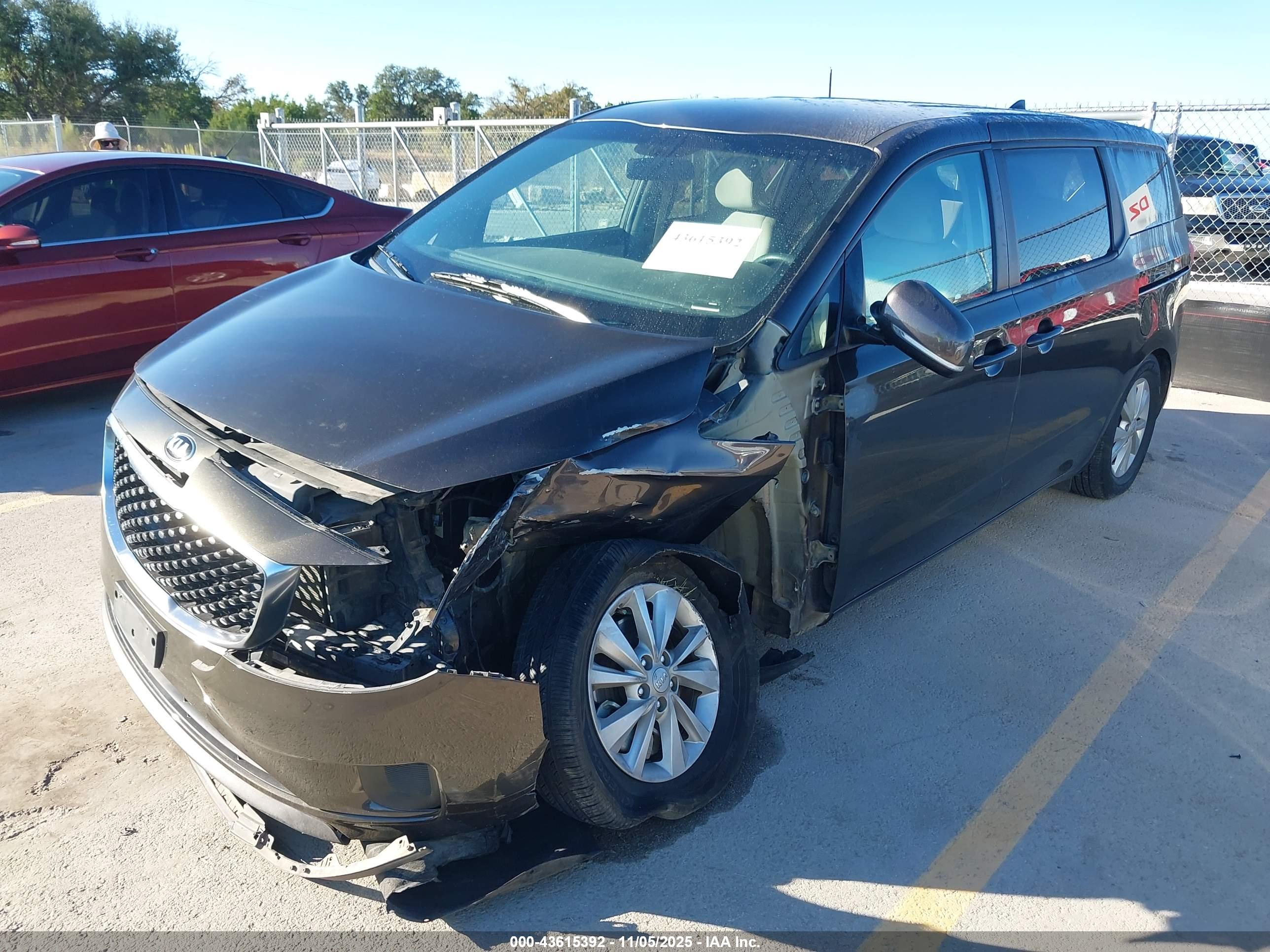 KIA SEDONA image 6