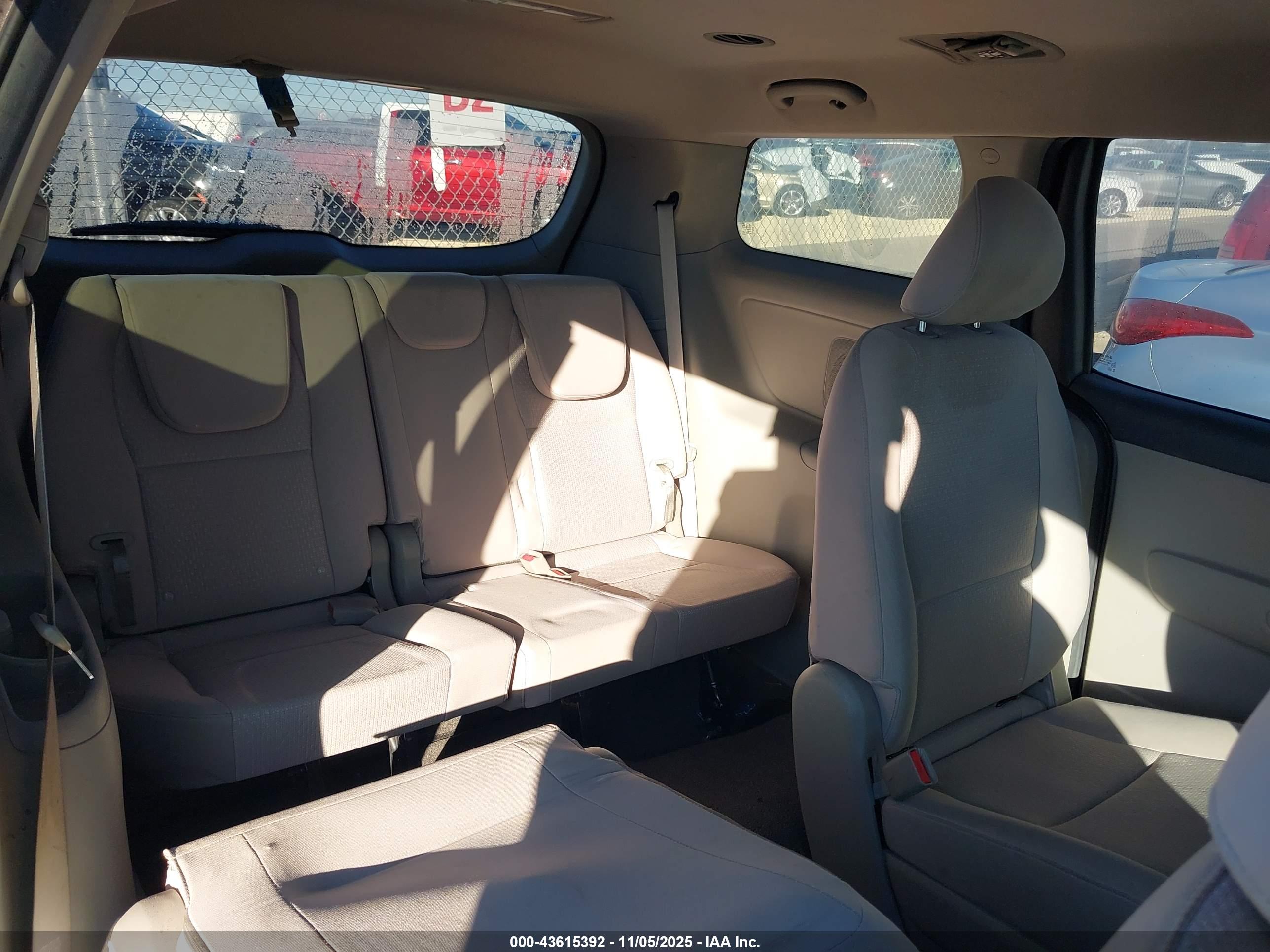 KIA SEDONA image 8