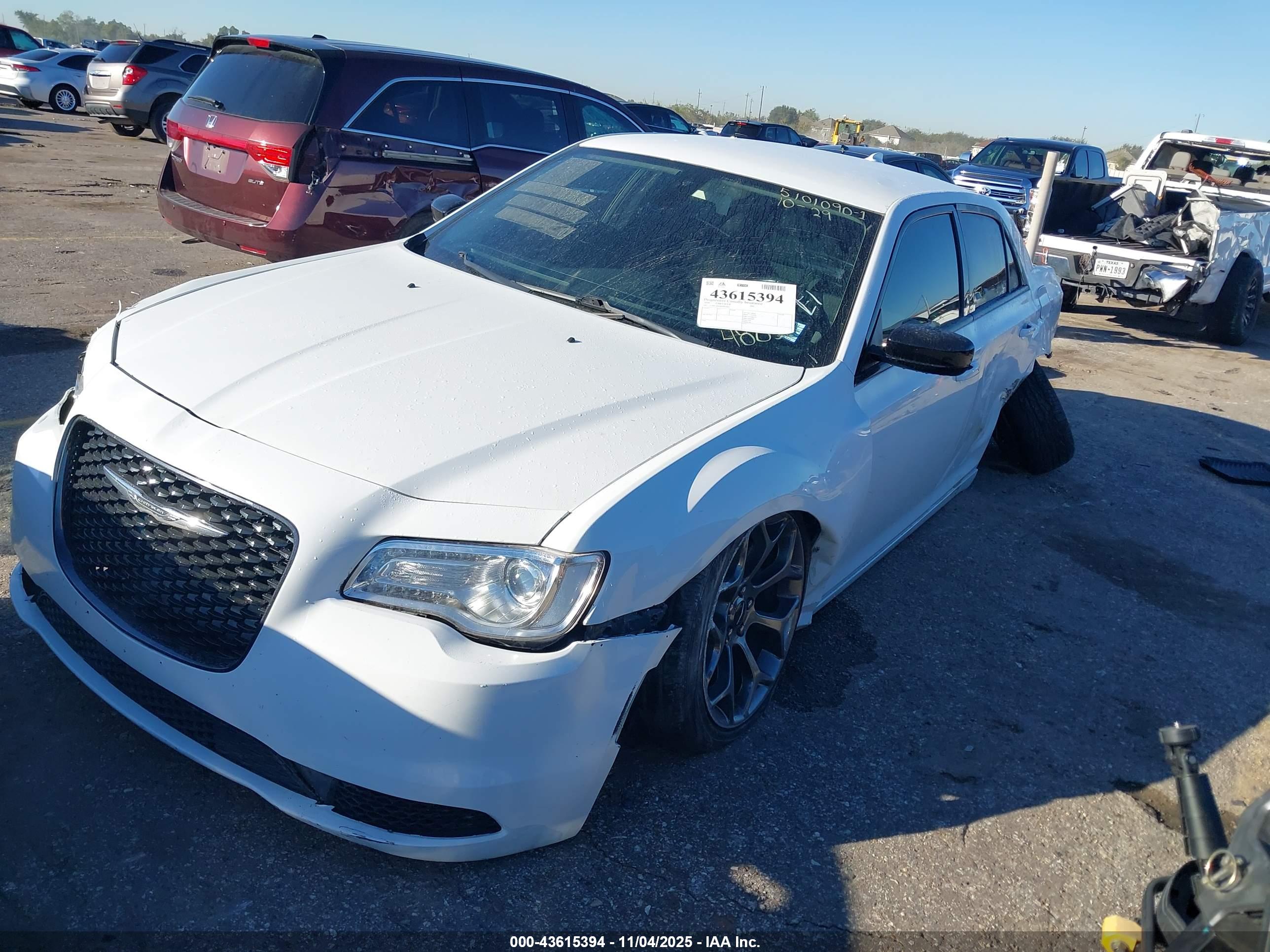 CHRYSLER 300 image 2